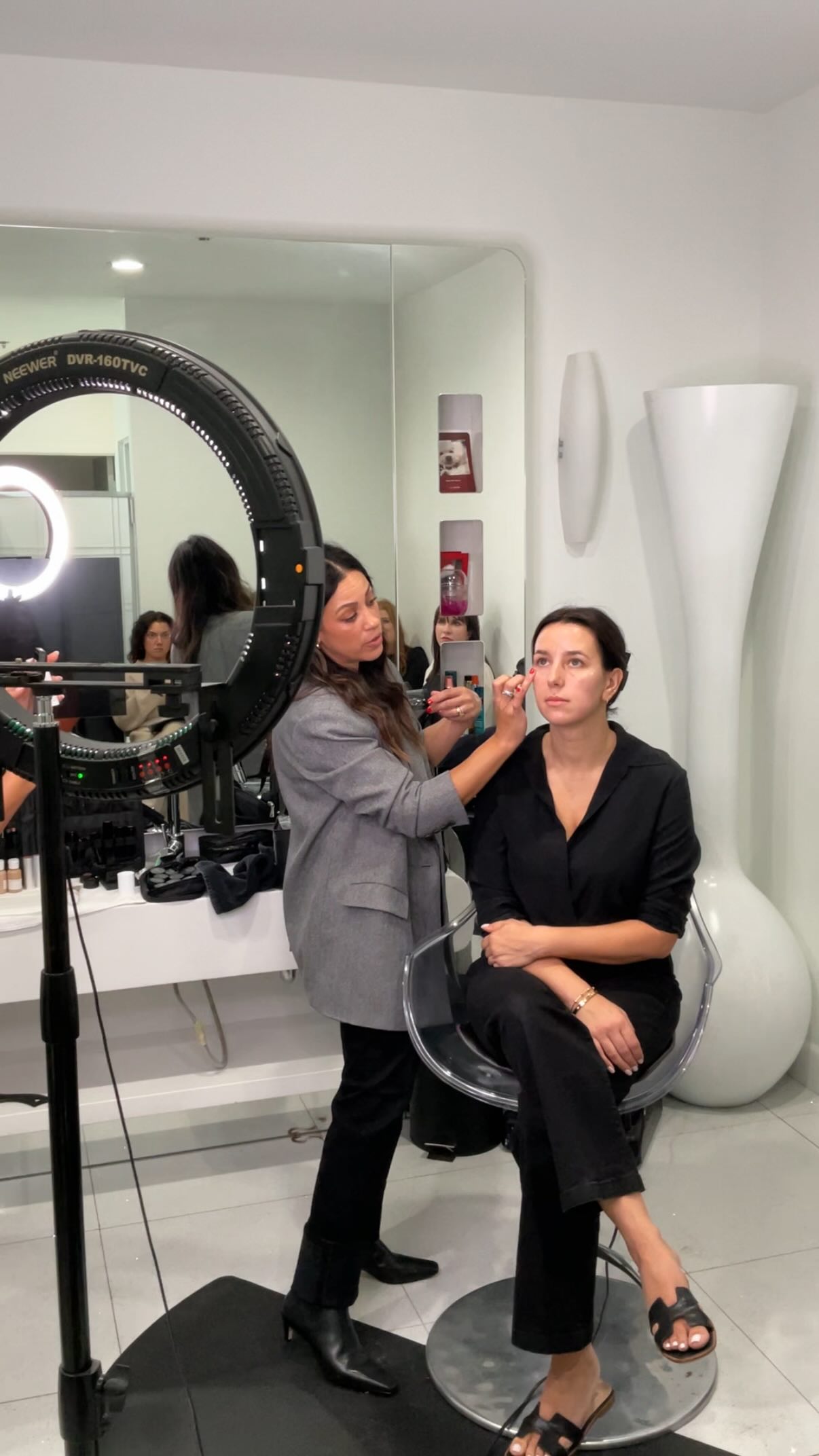 Makeup Masterclass @davidezrasalonspa❤️💄
Our makeup artists enjoyed breakfast, product knowledge, lunch and a live makeup demo with Q&A session about all the latest makeup and skin prep trends and techniques from the global educator of @gloskinbeauty!💕
Come spend the day with us in the salon on September 18th for your own makeup lesson! Update your fall look or learn more about one of your makeup concerns! ✨
Call (973)628-7803 or click the link in bio to save your spot for our fall makeup lesson event on September 18th!
#davidezrasalonspa #waynenjmakeup #njmakeup #waynenjmakeupartist #waynenjsalon #waynenjmoms #njsalon #waynenjspa #njhairsalon #njhairstylist #waynenjsalonspa #njmakeupartist #njmakeup #njmakeupartists #njmakeuplessons
Makeup Wayne NJ, NJ Makeup Application, Wayne NJ Makeup Lesson, Makeup Lesson Wayne NJ, Makeup Application Wayne NJ, Makeup Wayne NJ