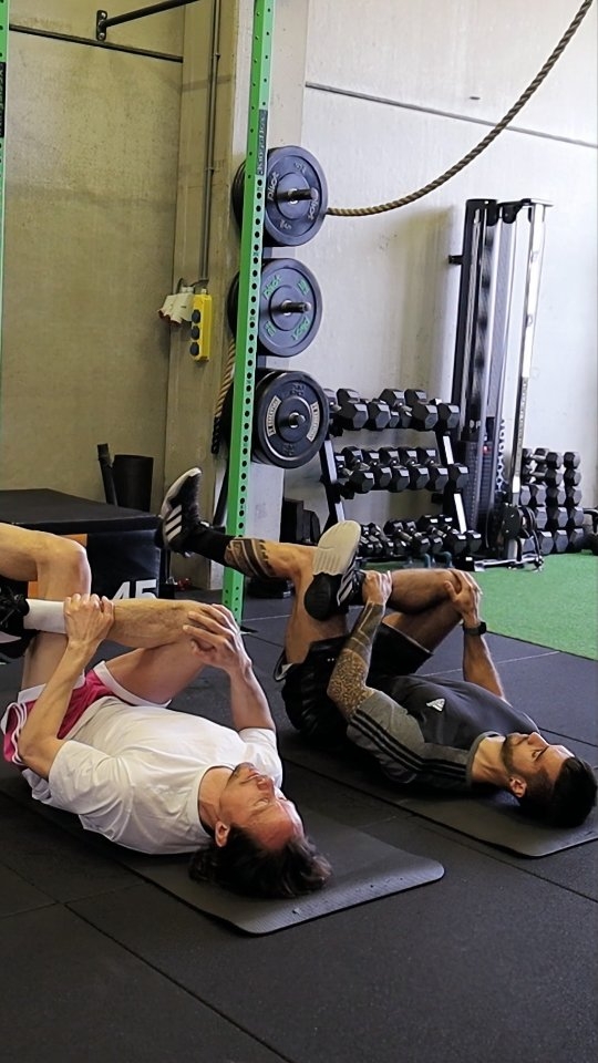 Zoek jij een Personal Trainer met focus op kwaliteit van beweging en personleijke aandacht?
Geen standaard workouts, maar slimme training die jouw lichaam leert bewegen zoals het hoort. Bij mij draait het om techniek, bewustwording en duurzame progressie.
Met jaren ervaring in functionele training help ik je niet alleen sterker worden, maar vooral beter bewegen — zonder poespas, mét resultaat.
✅ Specialist in high quality movement
✅ Persoonlijke coaching op maat
✅ Focus op kracht, mobiliteit & blessurepreventie
✅ Train bewust, efficiënt en doelgericht
📍 Locatie: Original Physic – Amsterdam Noord
🌐 Meer info & kennismaken:
👉 www.kebkokabakibi.com
👉 www.originalphysic.nl
#KEBKO #HighQualityMovement #FunctioneleTraining #PersonalTrainingAmsterdam #OriginalPhysic #KrachtEnControle #TrainMetKebko #AmsterdamNoord #BewustBewegen #movementismedicine #longevity #functionalfitness #MovementThatInspires #movementismedicine #oefentherapie #therapie ##bewegenisgezond #personaltraineramsterdamnoord #mobility #mobilitytraining