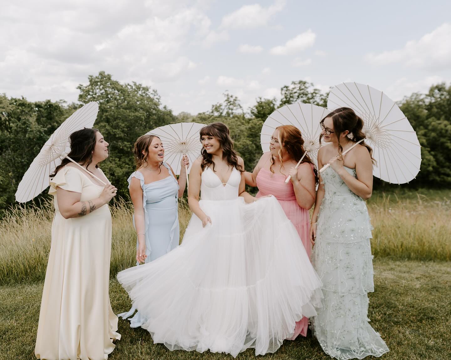 So romantic… Our bride Hannah couldn’t be more beautiful in these dreamy wedding photos that look right out of a movie. We want front row seats 🤍
.
Share your Gigi wedding photos and moments with us in our DMs!
.
.
.
.
.
.
.
.
.
.
#juniperandoliveco #shopsmall #shopjewell #cafe #vintage #cocktails #craftcocktails #shallshop #localbusiness #shoplocal #coffeeshop #happyhour #livecolorfully #food #antiques #bistro #wedding #bridal #bridalshower #engagementparty #bridalgown #iowawedding