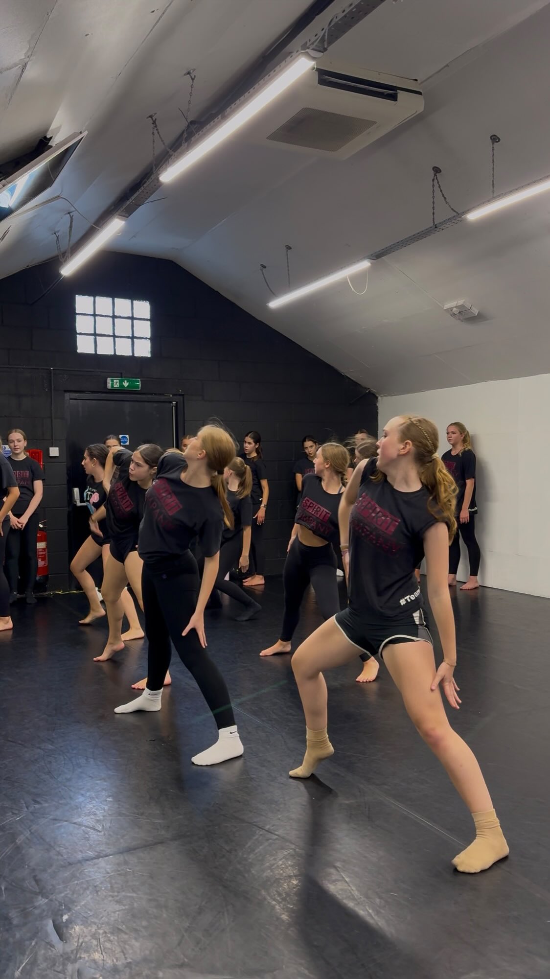 Incredible work from our seniors in jazz with @abigailjaanesteele ✨
•
•
#spiritydc #dance #training #londondance #TeamSpirit #danceteam #dancecompany #dancecompetition #competitivedance
#lovedance #london #jazz #lyrical #commerical #dancersofinstagram