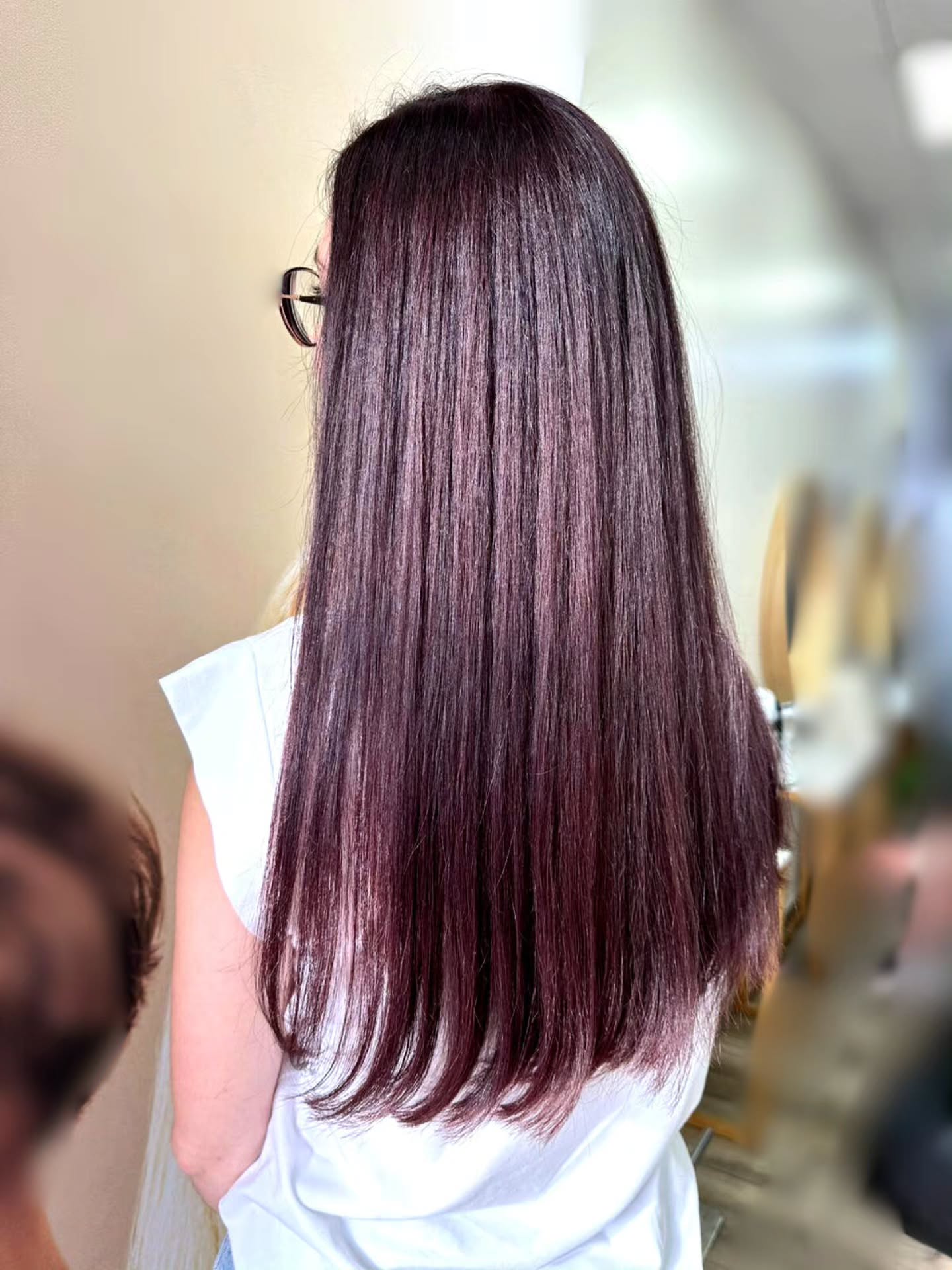 💇♀️ Nouvelle couleur, nouveau look ✨
Chez L’Esprit Coiffure, on met en valeur vos cheveux avec des reflets profonds et lumineux.
🔝 Un résultat élégant et naturel qui attire tous les regards.
📍 L’Esprit Coiffure
📞 Réservez vite votre rendez-vous !
#EspritCoiffure #keune #Coloration #HairStyle #Brillance