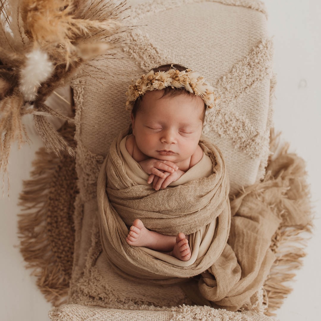 Neugeborenenfotos sind mehr als Bilder – sie sind Erinnerungen an Momente, die viel zu schnell vergehen, aber für immer unbezahlbar bleiben. 🤍
⸻
💌 Möchtest du diese wertvollen Augenblicke für immer bewahren?
Sichere dir jetzt dein Neugeborenen-Shooting und halte die ersten Lebenstage deines Babys in einzigartigen Bildern fest.
Schreibe mir für mehr Informationen. Ich freue mich auf dich!
⸻
#Neugeborenenfotografie
#Babyzauber
#UnvergesslicheMomente
#NeugeborenenShooting
#MagicMomentsPhotographie
#EwigeErinnerungen
#Neugeborenenliebe
#Familienglück
#Babyfotografie
#KostbareMomente