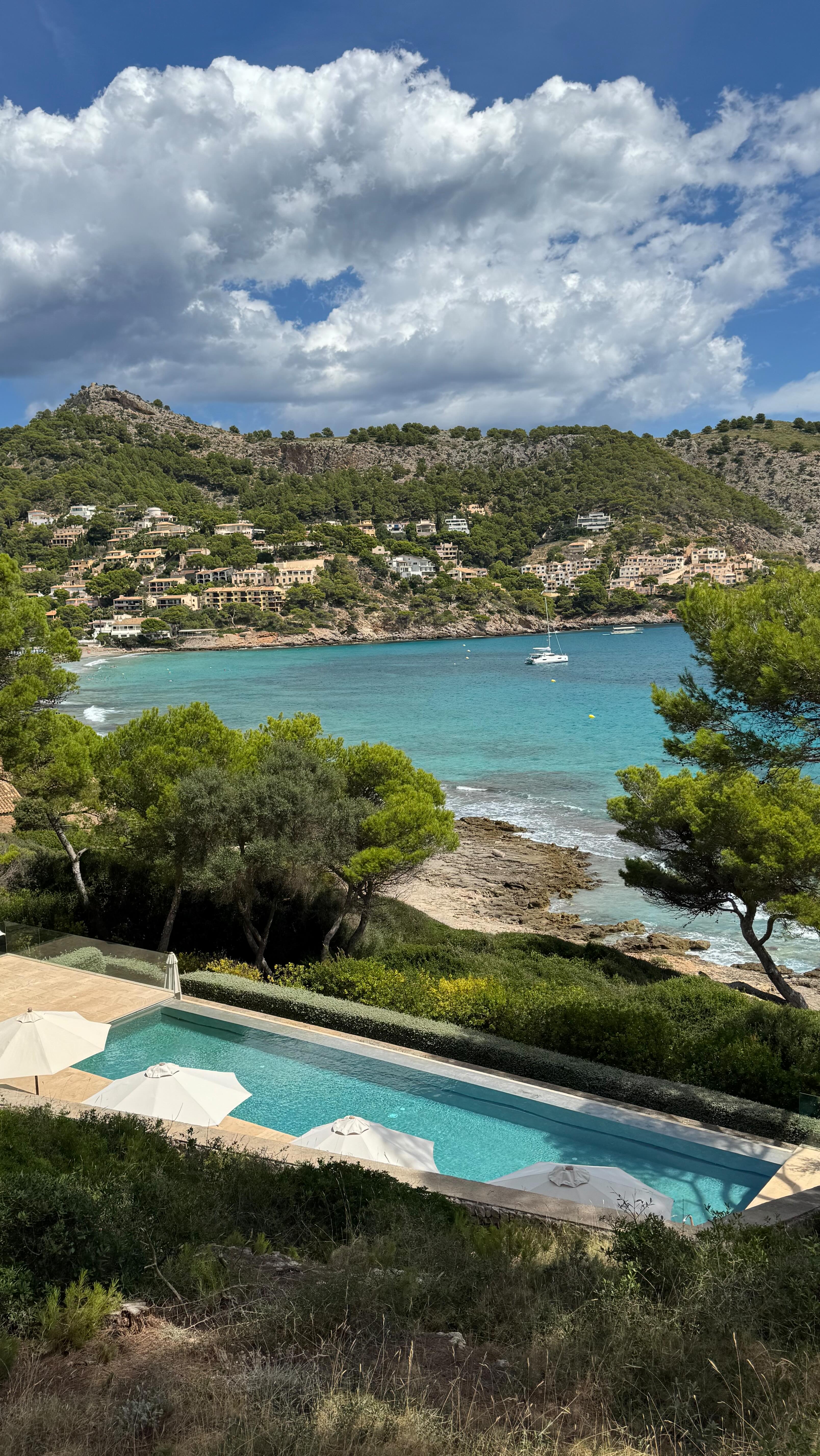 Where Luxury Meets Love: Weddings in Mallorca
From rustic fincas to elegant vineyards and luxury cliffside hotels, Mallorca has it all.
As a destination wedding planner, this island is my favorite place to create unforgettable celebrations and Your love story deserves a backdrop like this.
Ready to say “I do” under the Mallorcan sun? Let’s talk!
#weddingplanner #mallorcaparadise #destinationweddingplanner #hochzeitsplanung #verlobt