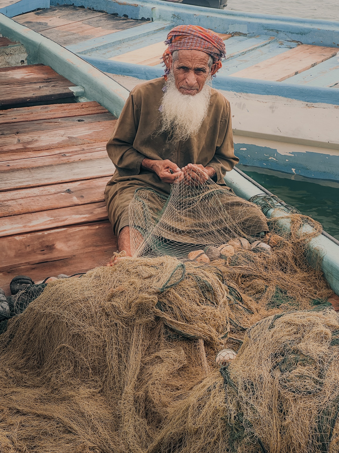 Menschen & Kulturen.
Das Wertvollste auf einer Reise sind für uns die Begegnungen mit den Menschen und damit das Kennenlernen der Kulturen eines Landes. Es sind oft die spontanen, netten und unerwarteten Momente, die uns noch Jahre später im Herzen bleiben und ein Reiseziel immer wieder ganz neu erlebbar machen.
💕 Welche Begegnungen auf Reisen sind euch unvergesslich geblieben?
(Alle Fotos sind selbstverständlich mit Einverständnis der abgebildeten Personen entstanden.)
.
.
.
.
#menschenundkulturen #reiseerlebnisse #reisefotografie #kulturenentdecken #weltallerliebst #authentischreisen
#begegnungenunterwegs #herzensmomente #reiseinspiration #kulturellevielfalt
#travelcommunity #weltentdecker
#echtemomente #lokalekultur
#reisenverändert #reiseblog #reisefotografie
#unvergesslichereisen #kulturvielfalt
#verbindungstattsehenswürdigkeit
#reiseglück #traveldeeper