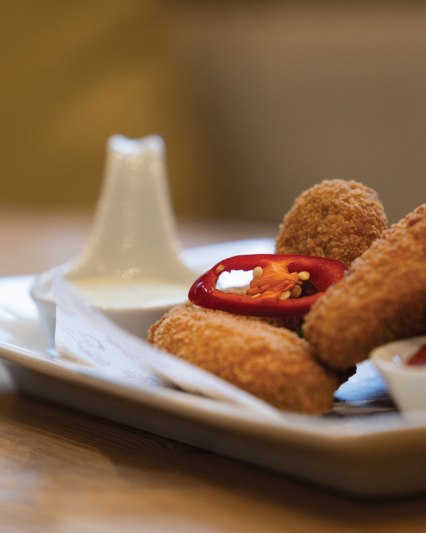 Jalapeno Poppers with salsa and avocado cream dip (V) 🥑🍅
Click the link in our bio to book a table with us today! #thegrumpymole #jalapenopoppers #veggie #surreypub #snackmenu #barsnacks #dinewithus #pubfood