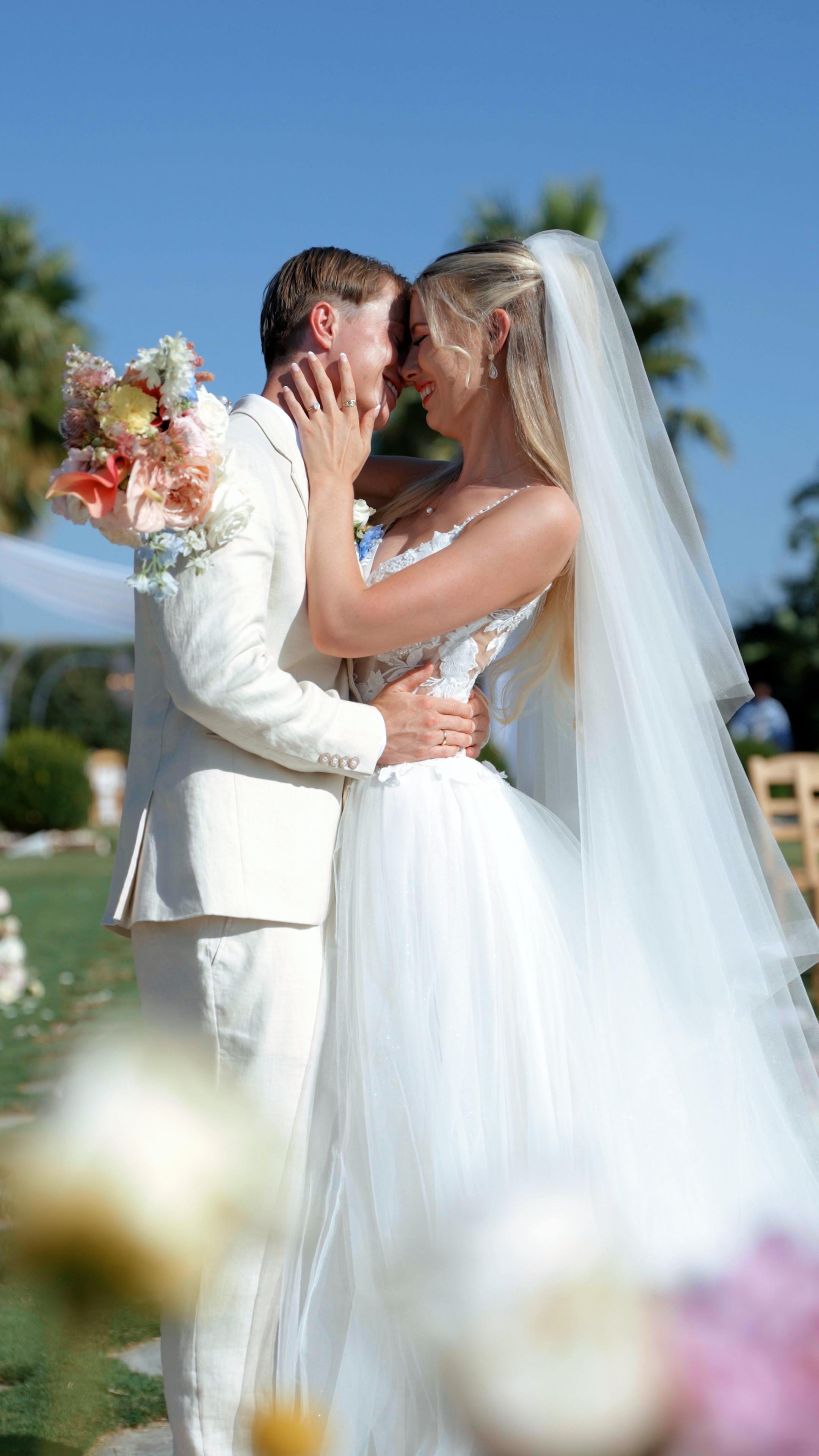 Oskar & Mariell
Destination Wedding in Crete 🇬🇷
Photography: @noahsnap.kr
@seaview_wedding_venue