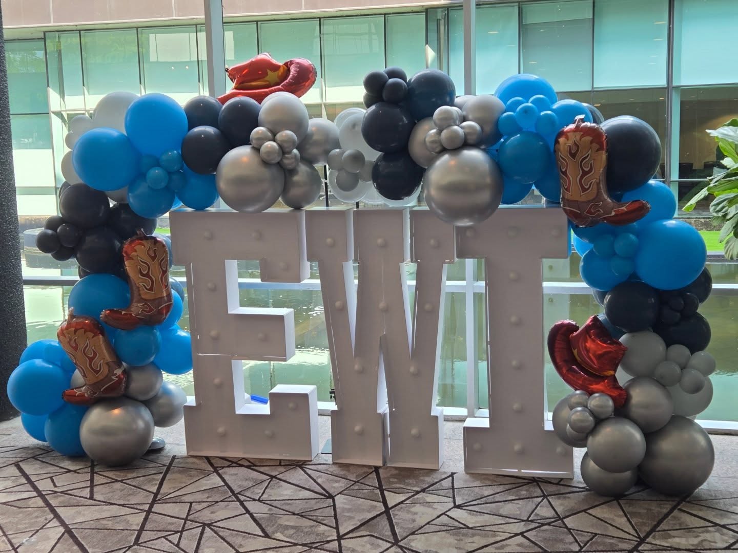 LCAM is off to a rockin start! What a warm and genuinely fun welcome by @ewihouston The swag is strong with them...
After a fun welcome reception and chapter exchange, I have expanded my lapel pin collection!!!
Stay tuned for more fun this week!
@executivewomeninternational @ewihonolulu
#lcam