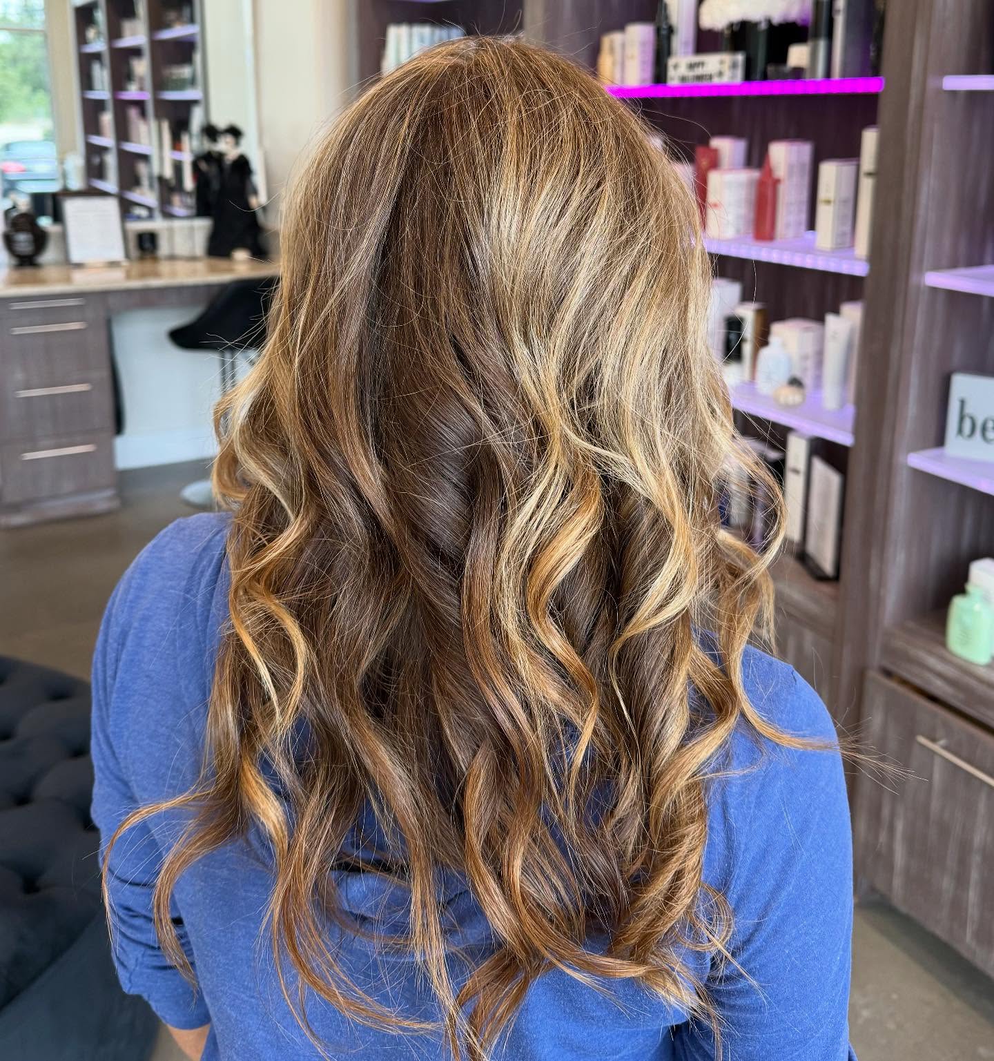 ✨ Sunshine strands, even in September ✨
There’s nothing like the dimension and glow that fresh highlights bring. Whether you’re brightening up for fall or keeping that summer shimmer alive, highlights are the perfect way to add depth, movement, and that “just stepped out of the salon” confidence. 🌟💇♀️
📅 Book your Highlight appointment on Tuesdays w @jennyleepizzo & let your hair shine as bright as you do!
#HairGoals #Highlights #BlondeVibes #DimensionalColor #FreshHair