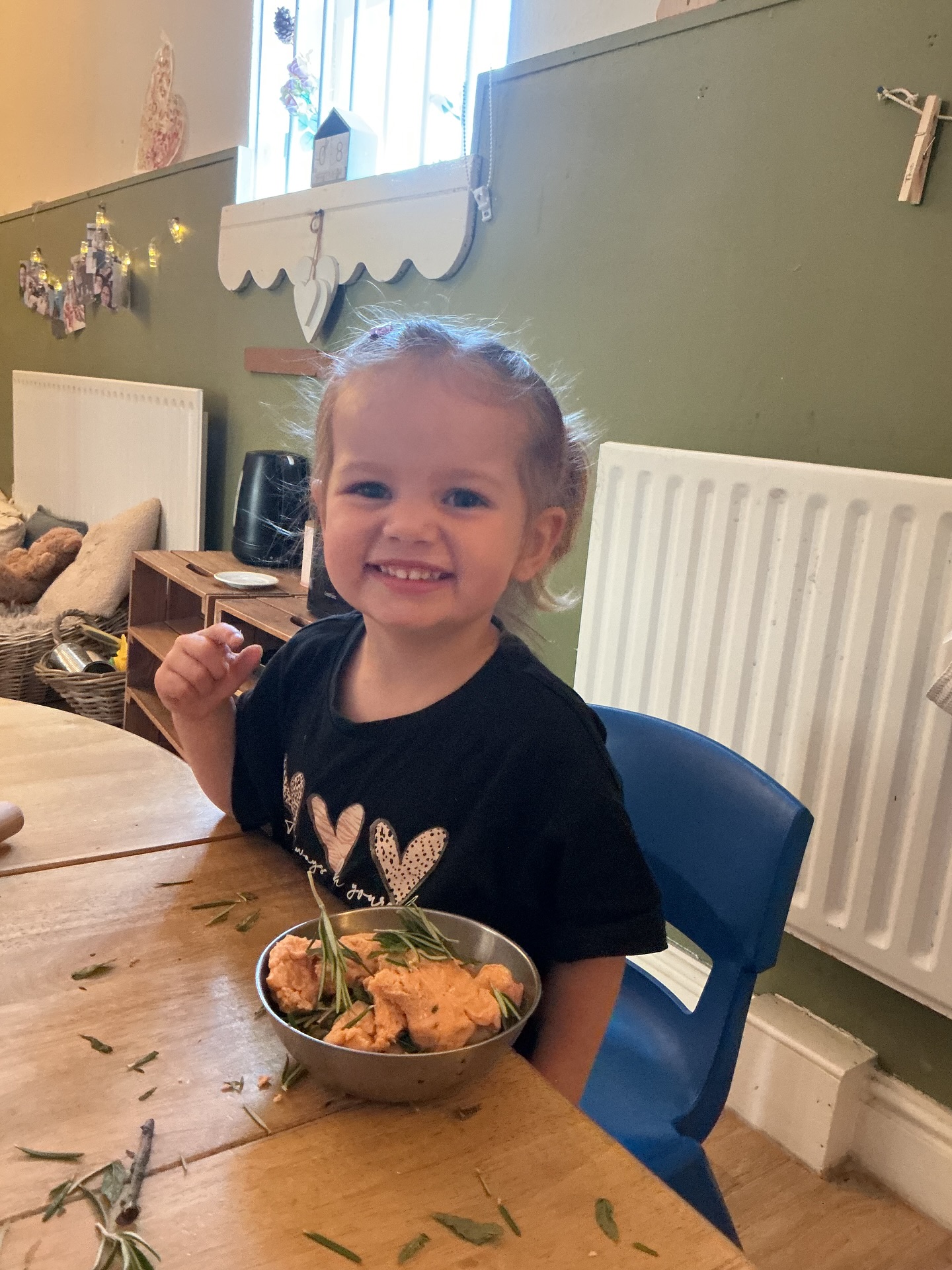 Some sweet little snippets from our Toddlers’ recent adventures! Over the past few weeks, we’ve been fully immersed in the beauty of autumn, collecting crunchy leaves, exploring woodland treasures, and observing the changes all around us. Nature has been our classroom, and curiosity has been our guide. 🌿
From sensory play with pinecones and conkers to painting with autumnal colours and even a little forest-floor foraging, our little learners have been building:
🔸 Fine motor skills – through leaf threading, bark rubbings, and nature-based crafts
🔸 Language development – by naming textures, colours, and woodland animals
🔸 Social-emotional skills – through group nature walks and shared discovery
🔸 Cognitive growth – observing cause and effect (like what happens when you step on a crunchy leaf!)
🔸 Physical development – climbing over logs, balancing on uneven ground, and lots of joyful jumping in puddles!
As Maria Montessori beautifully said:
👉 “There must be provision for the child to have contact with nature; to understand and appreciate the order, the harmony and the beauty in nature.”
We love watching our little explorers grow, one muddy footprint at a time! 🍁👣
#MontessoriMoments #AutumnAdventures #ToddlerMilestones #NatureBasedLearning #NurseryLife #WoodlandWonders #MontessoriInspired #LearningThroughPlay