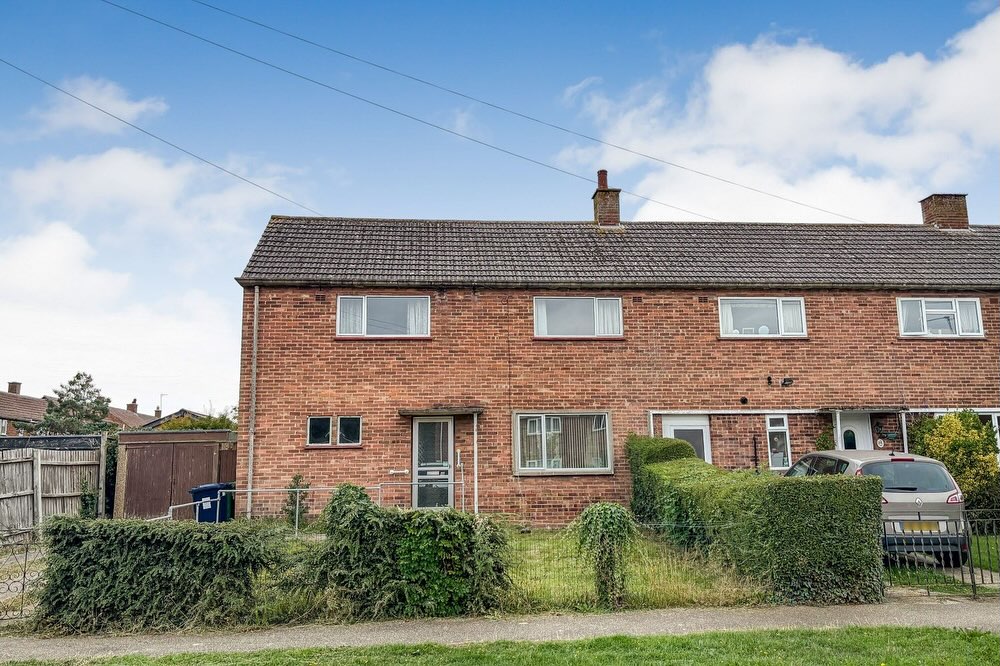 Another day, another sale, this time a proper fixer-upper in Huntington 🛠️
The house had been sitting empty since the owner moved into care last year.
Now it’s off to start a new chapter with a full refurb and plenty of TLC. We love seeing these empty homes given a fresh lease of life!
Make Empty Properties Great Again.