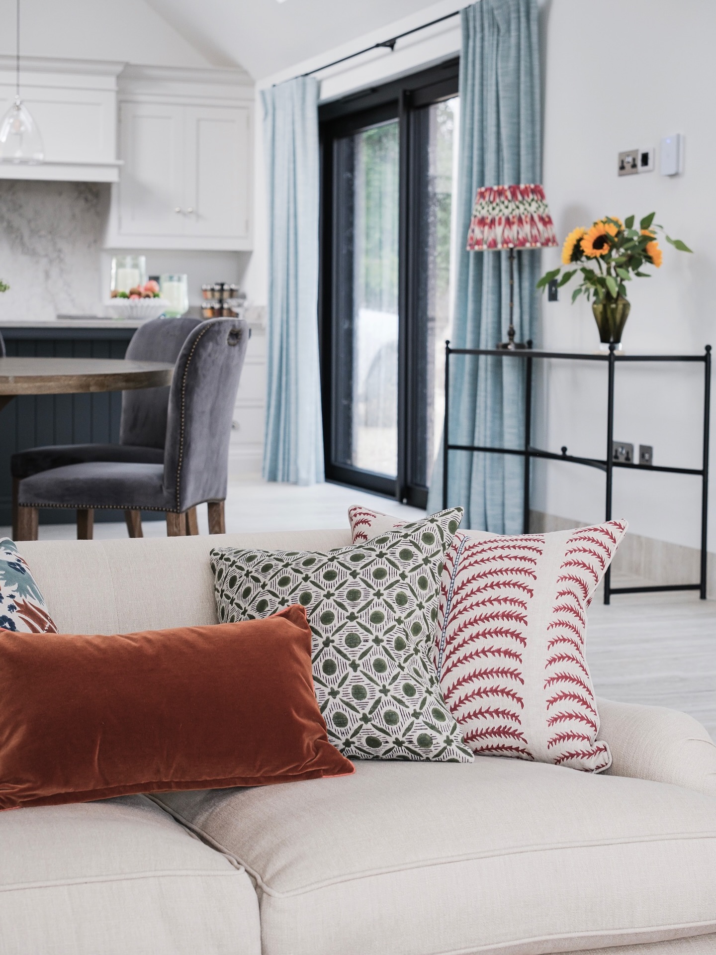 A few more photos from this recently completed project. Spectacular views across the fields towards St Andrews 💛
📸 @katie_pryde_photography