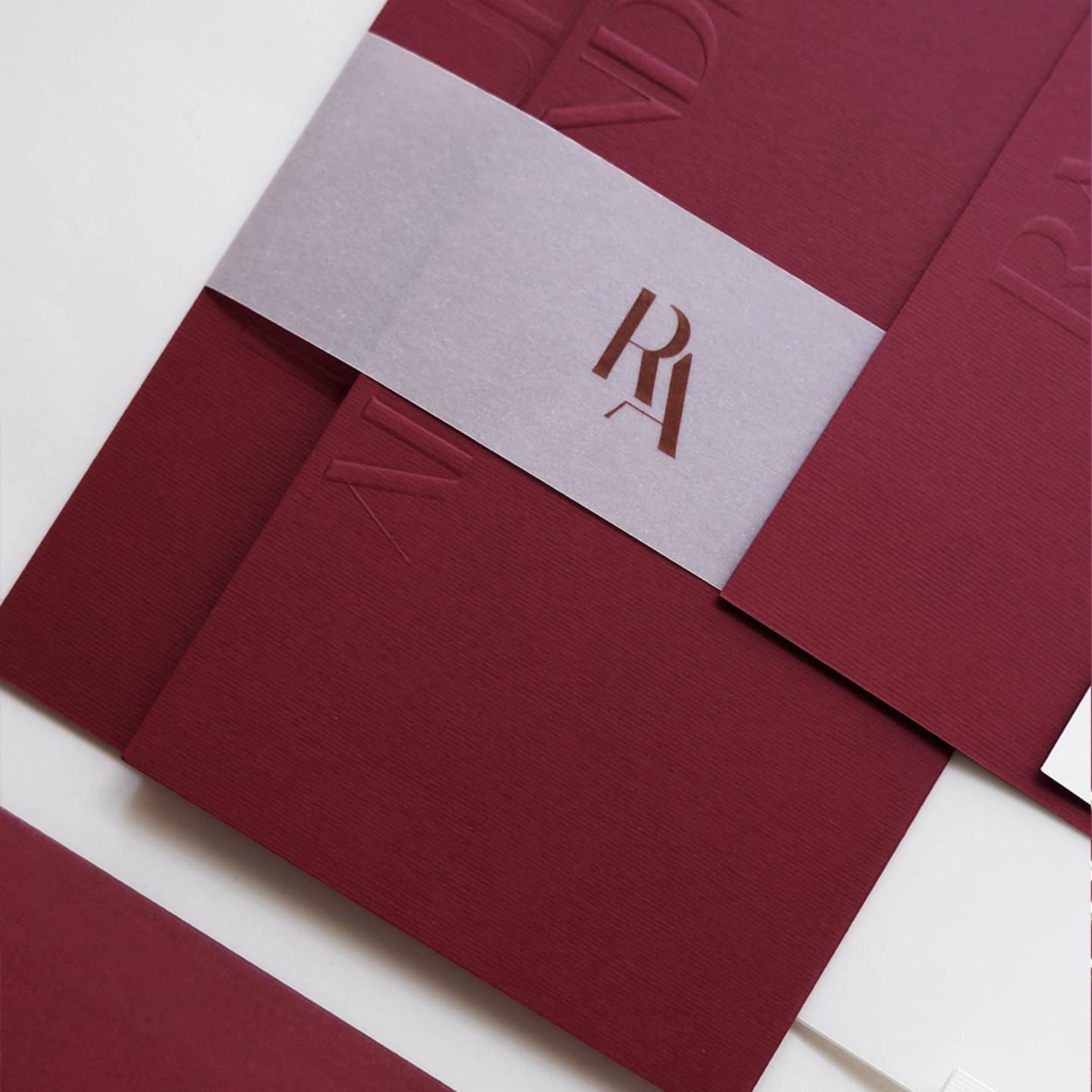 Raquel & Alejandro y sus increíbles invitaciones.
Con ellas empezó todo...
Cuidando cada detalle, desde la elección de los materiales hasta el diseño final. A todos nos enamoró la sencillez de sus acabados en relieve y sus letras doradas.
@sir_alexotero
@raquelfdezz