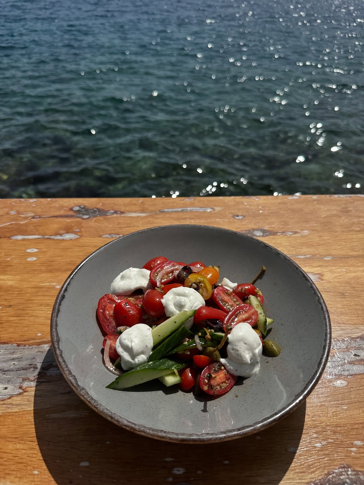 🇬🇷 One of my favorite countries in the world.
I understand why all my Greek friends spend a month here every summer.
Plotting my future so I can do the same 😇
Syros is a magical little island. I absolutely adored my time there. I highly recommend getting a scooter or atv and exploring without a map. 🛵🏎️
Kythnos was also cute and quiet, a perfect place to unwind. 🤍🩵💙