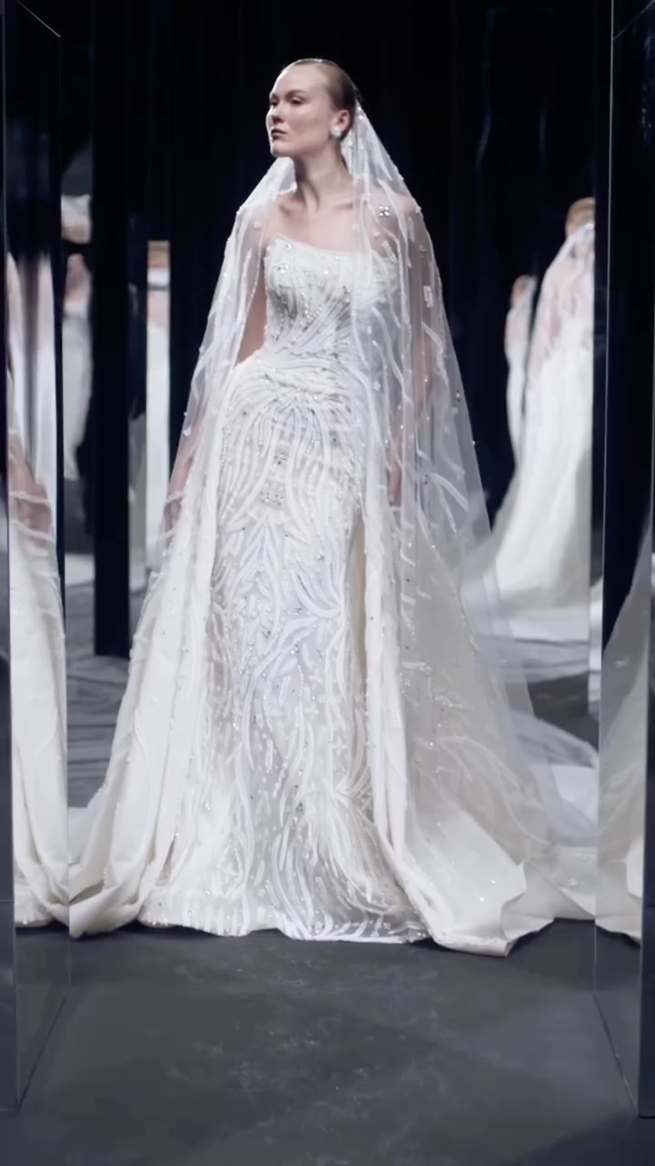 A masterpiece of crystal embroidery and luminous sequins. This gown, with its detachable beaded overskirt, brings volume, drama, and refined elegance to every bride’s walk down the aisle. 💫
#BridalGlow #NovaBellaBridal