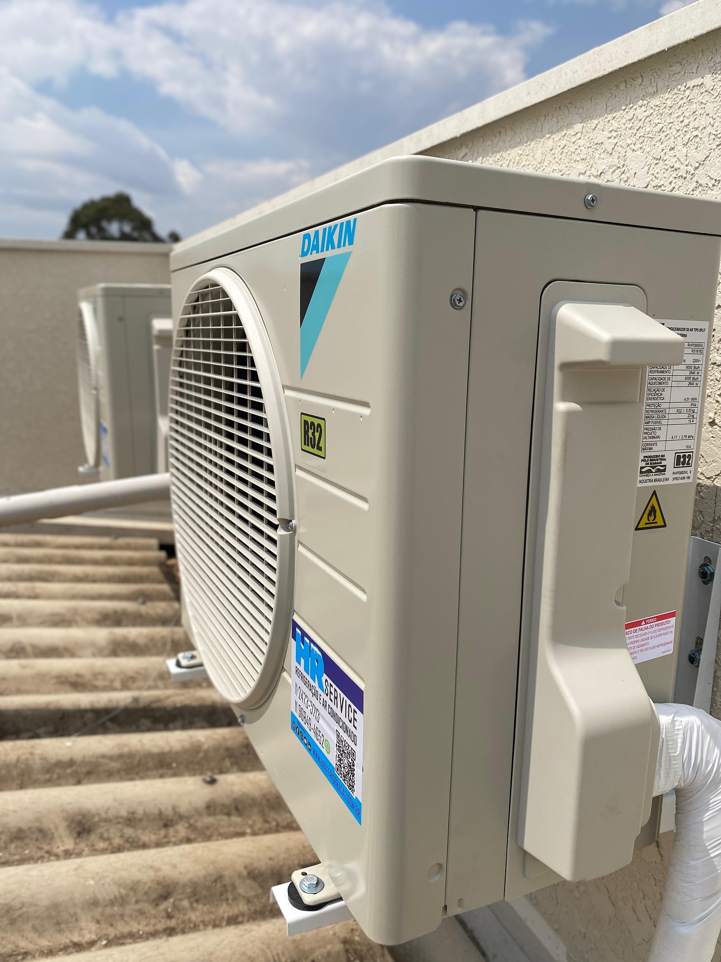 Duas novas instalações concluídas com sucesso! ❄️💙
Com a qualidade incomparável da Daikin, referência mundial em climatização, garantimos:
✨ Tecnologia de ponta – desempenho superior e operação silenciosa.
💡 Eficiência energética – conforto aliado à economia.
🌬️ Confiabilidade – equipamentos que entregam durabilidade e resultados.
🔧 Instalação profissional – realizada com todo o cuidado e excelência que nossos clientes merecem.
Quando o assunto é climatização, escolher Daikin é escolher qualidade e bem-estar em cada detalhe. 🚀
#arcondicionado #inverter #economia #daikin #daikinairconditioning #tecnologiadaikin #souparceiroleveros #arcondicionadosplit #conforto #confortotérmico #leveros