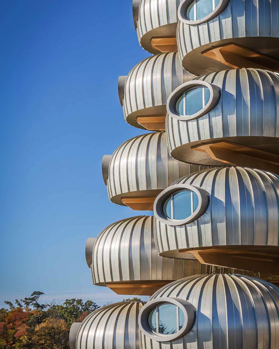 Rising from the wooded grounds of Domaine du Château des Pères (@chateaudesperes), Hôtel L’EssenCiel is a striking vision of avant-garde design in the French countryside. Its bold, tree-shaped architecture, crowned with a vast oculus, redefines the art of retreat, an invitation to contemplation and disconnection.
Surrounded by a 31-hectare park, the property goes beyond the ordinary stay: guests wander among monumental sculptures, take part in hands-on artistic workshops, indulge in restorative spa rituals, and discover the estate’s two gastronomic restaurants.
Here, nature and creativity converge in a minimalist expression of luxury, offering travelers not just a hotel, but a new way of experiencing time, space, and art.
#Chateaudesperes
#LEssenCiel
#LuxuryTravelAgency
#ExploreTheWorld