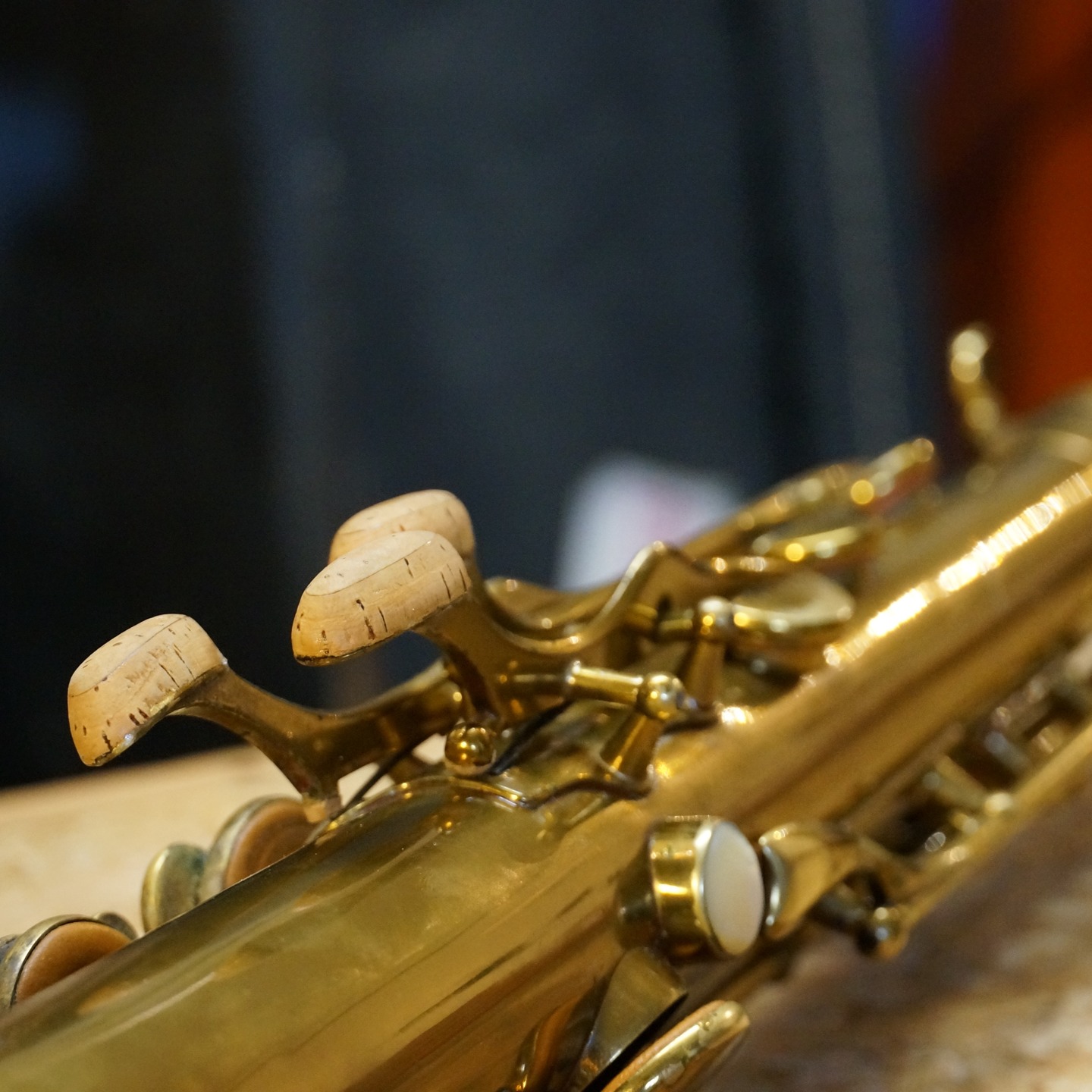 Gestern Palm Key Risers aus Kork auf Kundenwunsch hergestellt. Passt doch besser zu einem Cigar Cutter Tenor, als Risers aus Kunststoff.
#customised #selmerparis #cigarcutter #vintagesax #woodwinds #wildwoodwind #rixdorf #neukoelln #selbstgemacht #werkstatt #saxophon #korkeiche