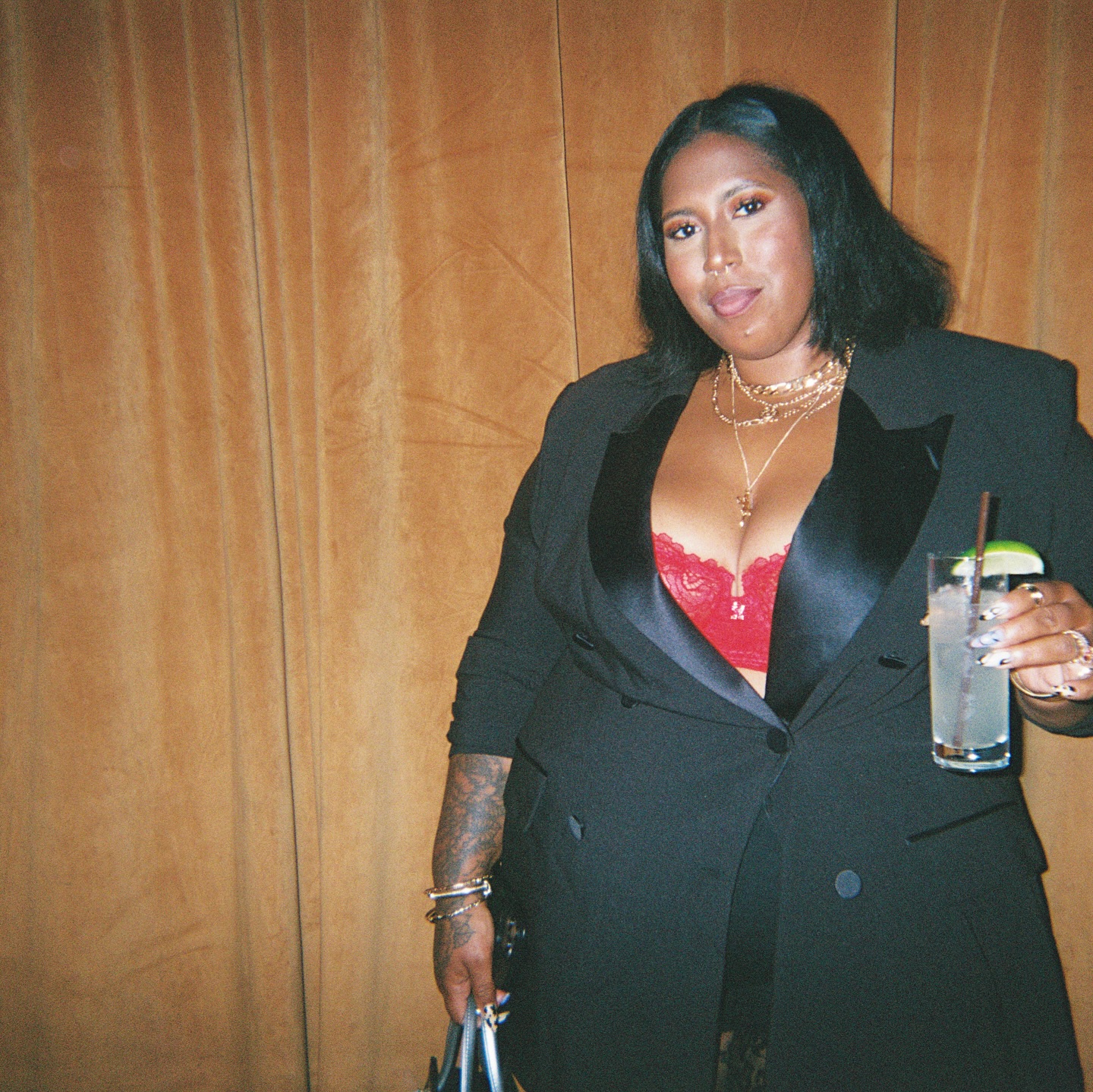 Momma has herself a night out 💃🏽
Life has been lifeing lately, but I put on a lil fit, took myself outside, and had a drinky drink or two (or 6).