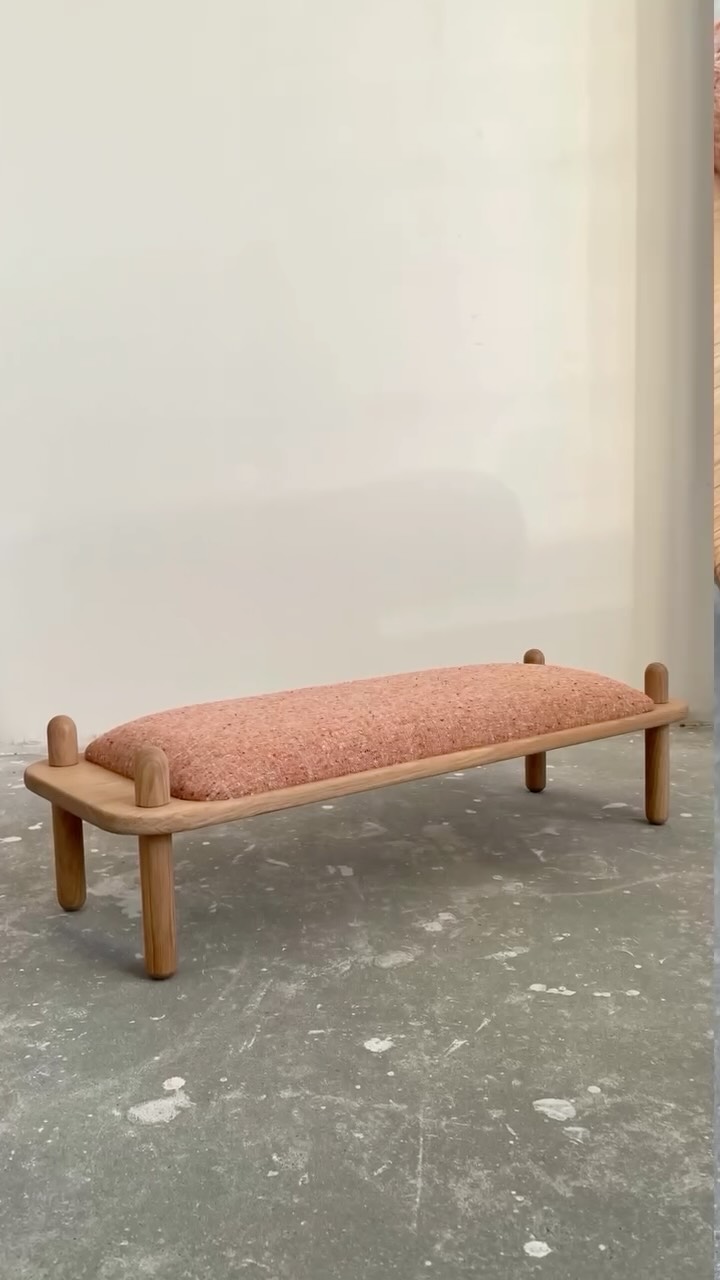 @coto_kids
✨ Ławeczka dziecięca z kolekcji regału PION ✨
Najniższa wersja naszego regału, zaprojektowana z myślą o najmłodszych. Idealnie odnajdzie się w pokoju dziecka lub w przedsionku - pomoże maluchom samodzielnie przygotować się do wyjścia z domu.
W duchu podejścia Reggio Emilia i Montessori wspiera codzienną rutynę, buduje poczucie sprawczości i uczy niezależności. 🌱
Mały mebel - wielkie możliwości! 💛
#PION #montessorihome #dziecięcydesign #malymebelwielkasprawa #mebledrewniane #mebledladzieci #slowdesign #naturalnewnętrza #mebledziecięce #montessoriathome #montessori