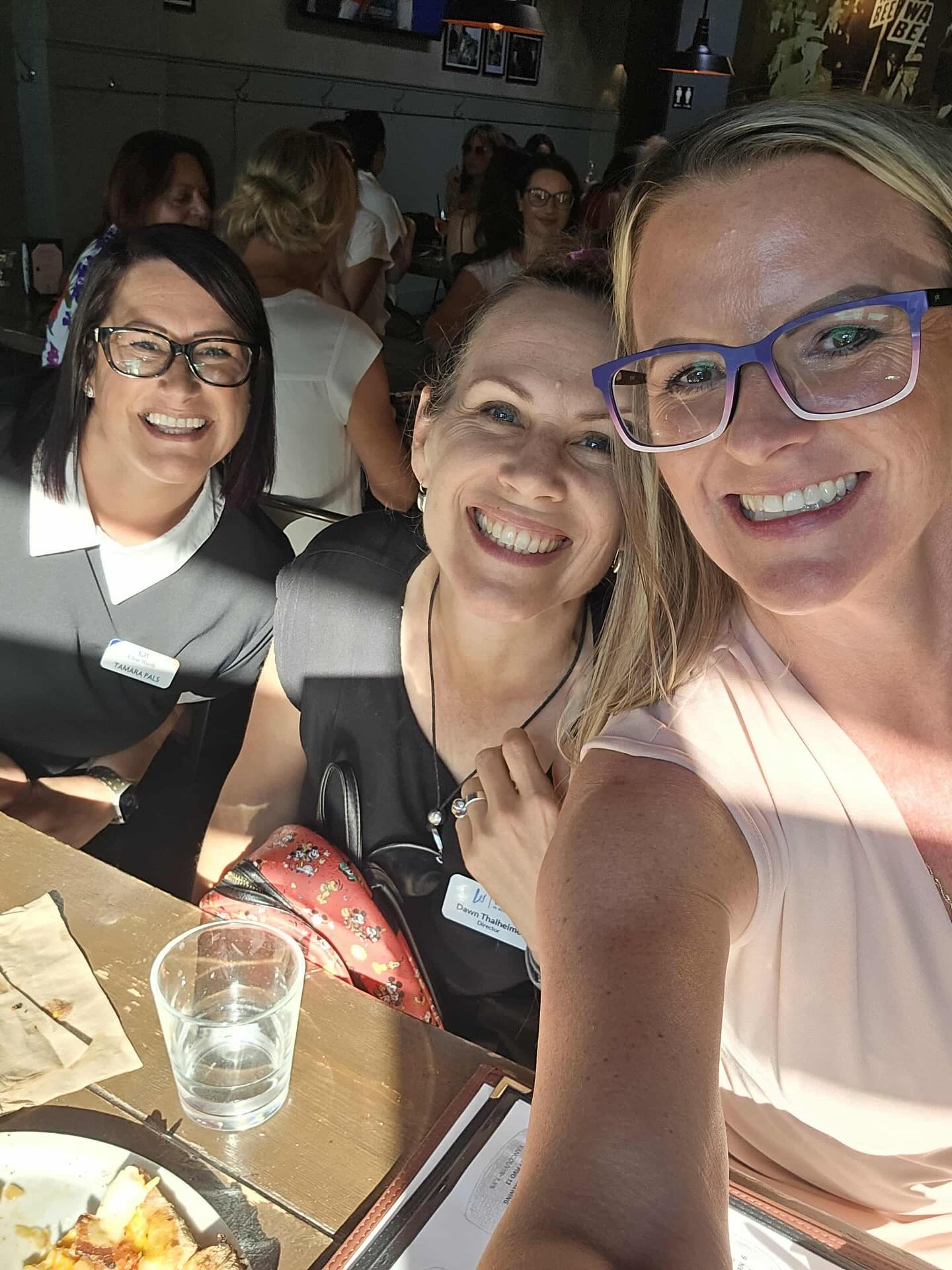 Another great photo moment courtesy of the amazing @pamelapearson14 ❤️
Thanks @_tamarapals_ for hanging out!
Kelowna friends, if you don’t already, please follow @ladieshappyhour and join us for monthly get togethers!
THE MOST FUN!!
No pressure, no RSVP, just show up and make friends!