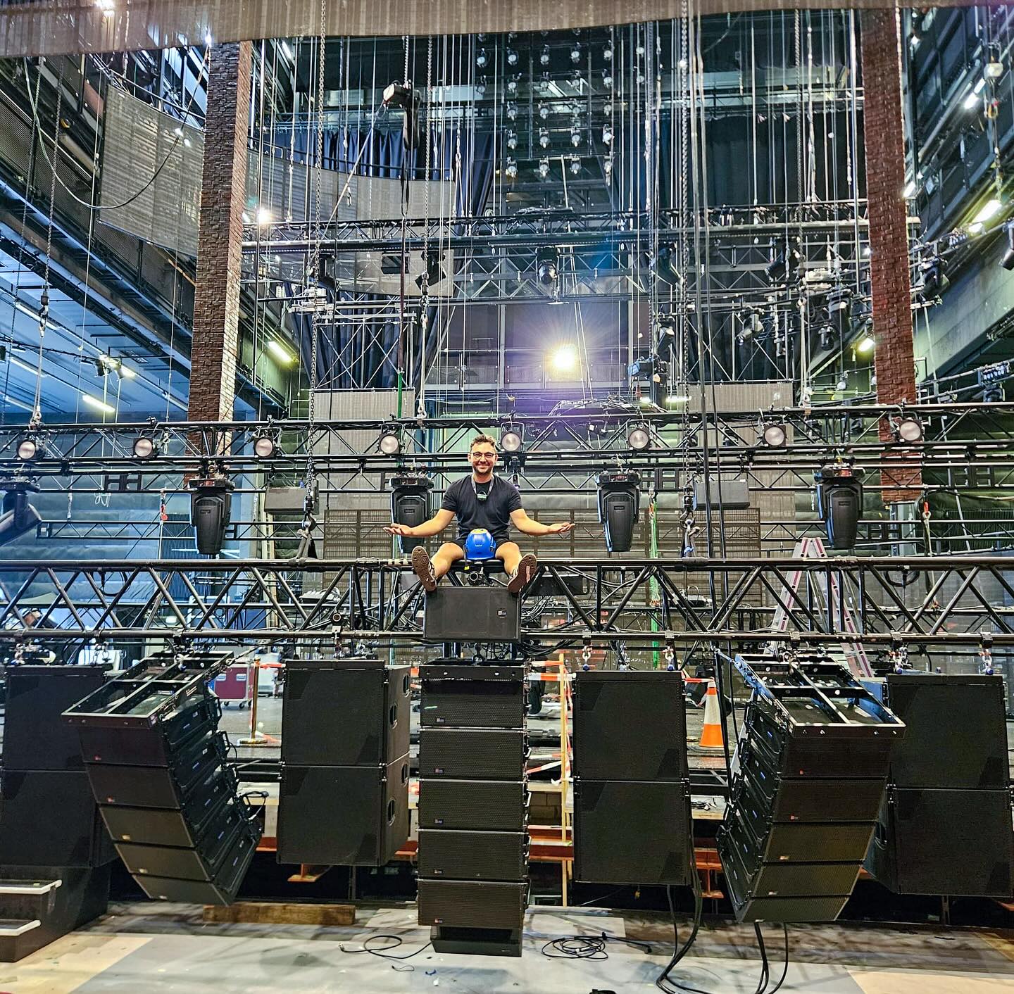 Fitup Week 1 going well. Dave is very proud of himself.
#sounddesigner #queen #wewillrockyoumusical @wwry.queenmusical @meyersoundlabs @stageentertainment