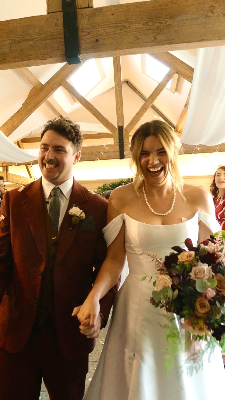 Filming Weddings in the Summer >>
I’ve really tried to make my style more fun, relaxed and to really reflect the energy of the wedding recently. If you’re looking for a (fun) wedding film you know where to look🫡
#summerweddings #weddingfilm #londonwedding