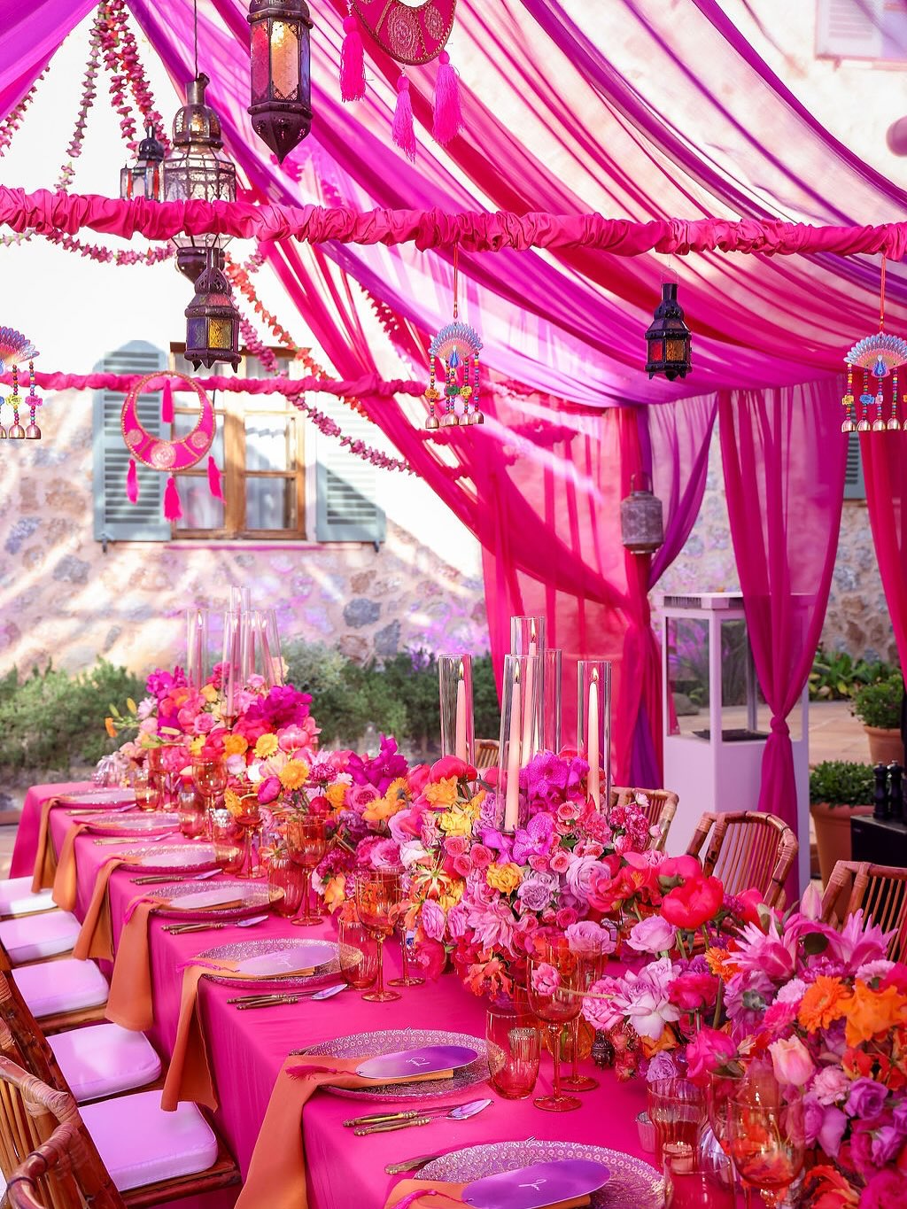 A Bollywood celebration inspired by the flavours, colours, and ambiance of wonderful India. We loved transforming this gorgeous villa into an exotic escape for the evening, full of vibrancy and magic. ✨💖
Planning: @daisyamodioevents
Photography: @theysaidyesphotos
Venue: @sonbunyola
Flowers: @bombillas_y_flores
Production: @metavisuals_
Sound: @panela.productions
Chef: @nishascookingagain