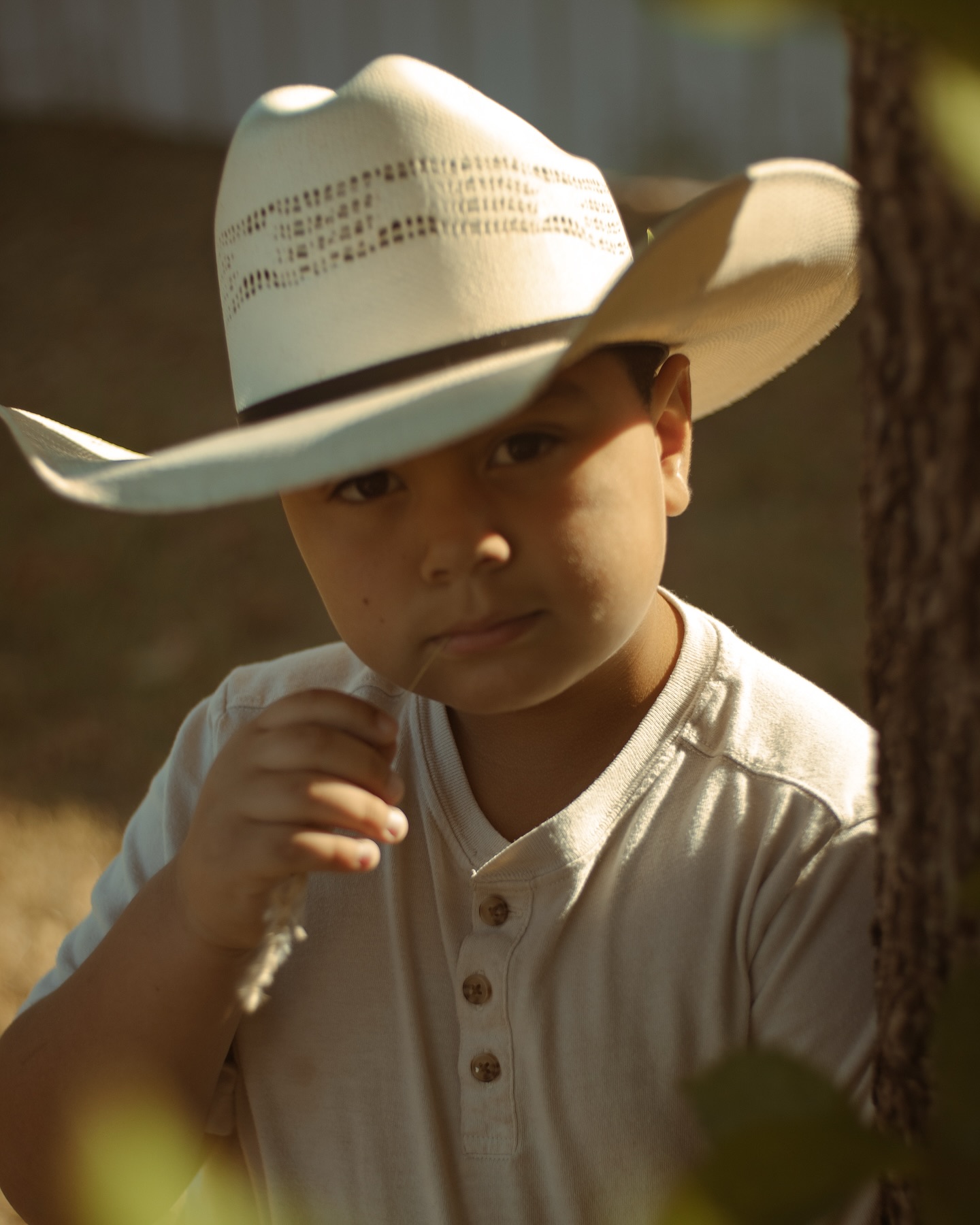 When I say this boy right here is committed to his mamaās vision, he sho nuff is. He got all dressed up today and said we could do a photoshoot. And here are the resultsā¦
#vernontxphotographer #countryliving #westernwear #ariat #boymom #vernontxphotography #cowboystyle #boyphotoshootideas #shouldabeenacowboy #wifestuffmedia