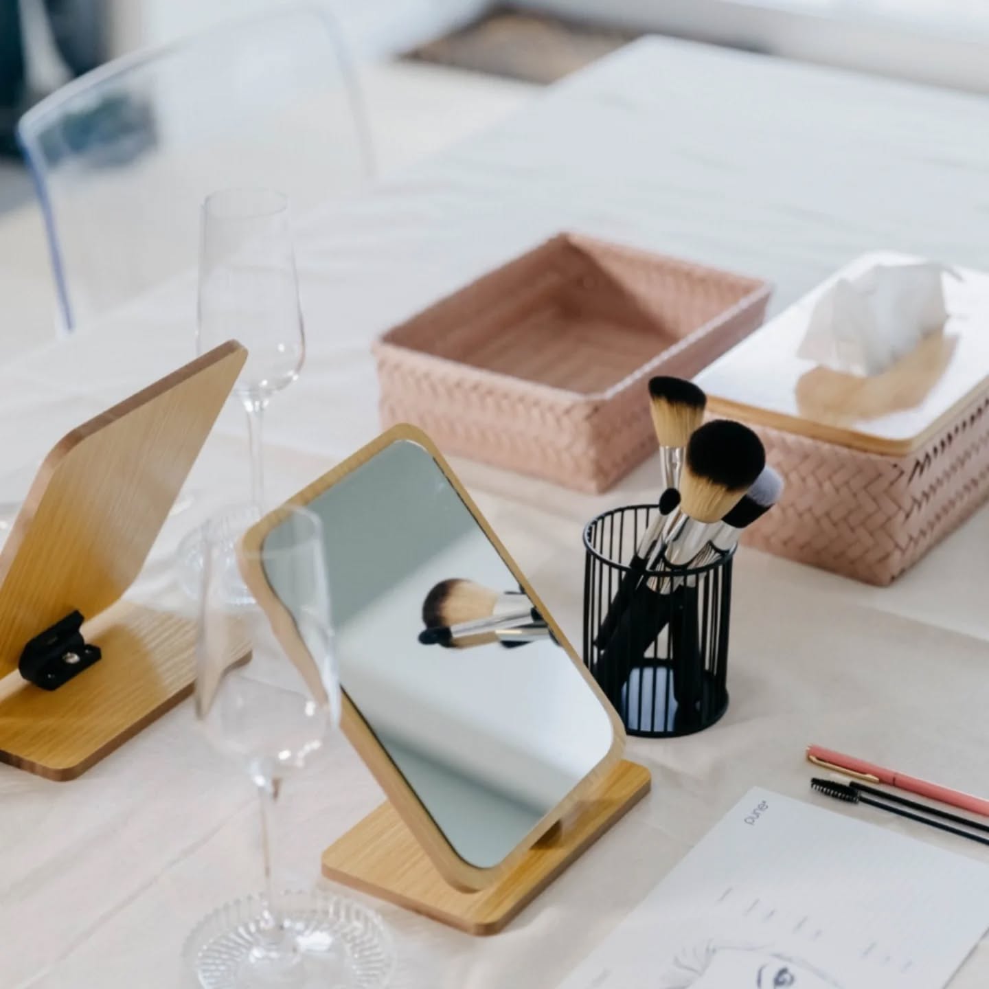 Wil jij leren hoe je jouw look naar een hoger niveau tilt?
In mijn workshops laat ik je stap voor stap zien hoe je:
💄 Een vlekkeloze basis opbouwt
🎨 Kleuren en technieken kiest die bij jou passen
💋 Een natuurlijke daglook creëert
📆 Boek nu jouw plekje en ontdek hoe leuk make-up kan zijn!
🌿 Extra vraagje…
Zou jij ook interesse hebben in een skincare workshop? Laat het me weten in de comments, dan kijk ik of we die binnenkort toevoegen!