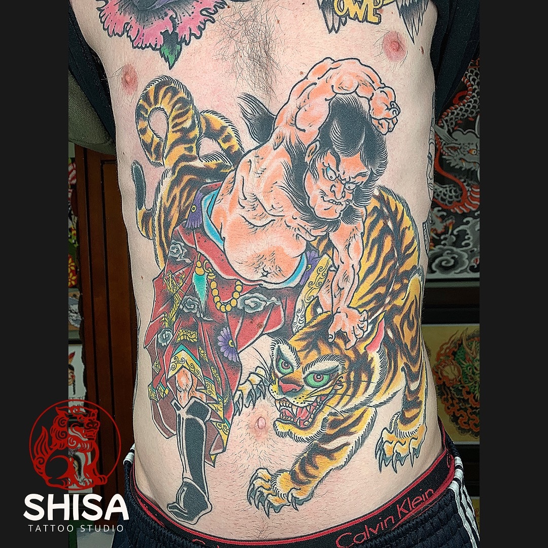 A Gyoja Busho tattoo represents immense strength, bravery, and the ability to conquer powerful foes, often depicted as the hero Wu Song fighting a tiger. As a popular figure in Japanese art, originating from Chinese lore, this character embodies overcoming adversity and symbolizing resilience, making the tattoo a powerful declaration of inner fortitude and unwavering courage against life’s “beasts”
#gyojabusho #gyojabushotattoo #japaneselore #chineselore #irizumi #maplewoodtattoo #maplewoodnj #somaart #somanj #mapso