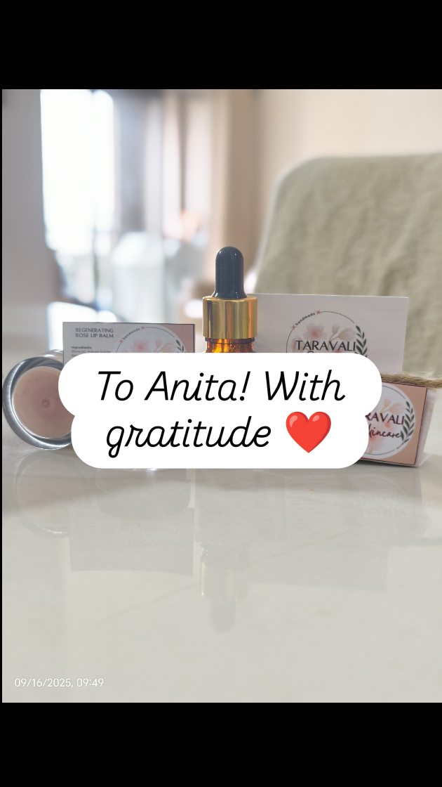 Tuesday’s delivery felt so close to my heart 💚
I sent a little Taravali package to Anita, who first picked up our lip balm for her daughter Neha 🌸
But Anita isn’t just a customer, she’s my yoga student!
Since mid-June 2025, we’ve been practicing together. While yoga is a way of life, a balance between mind and body, and way to align with the self, Anita lost over 3.5kgs, built strength, and found balance.
As her yoga instructor, I’ve seen her commitment on the mat, choosing discipline over excuses, breath over stress, and strength over doubt.
And now, seeing her bring that same consistency to skincare makes me so proud ❤️
Anita proves that age is just a number, and transformation, whether in body, mind, or skin, is always possible when you choose yourself 🙂↕️
Here’s to more yoga, more glow, and more self-care ❤️
With gratitude,
Lakshita Bharath
