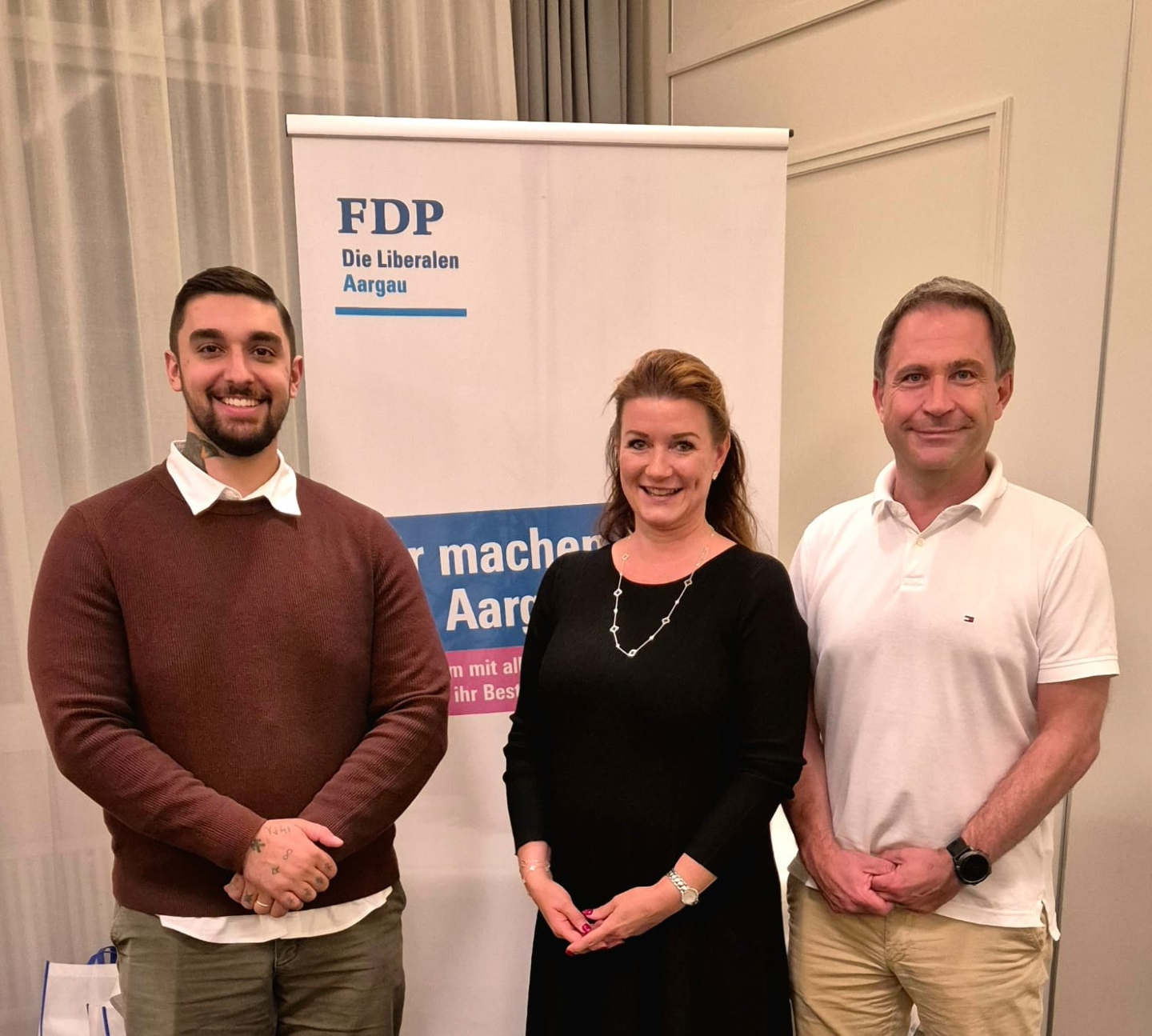Ein spannender Parteitag der FDP Aargau liegt hinter uns 🙌.
Vielen Dank an Henrik Pfahler und Nina Suma für die starken Inputs.
Ich freue mich ausserordentlich, dass ich für die Amtsperiode 2026–2029 als jungfreisinniger Delegierter bei der FDP Schweiz gewählt wurde 💙. Eine Verantwortung, die ich mit vollem Einsatz wahrnehmen werde.
Die Diskussionen rund um die Zukunft unseres Landes haben einmal mehr gezeigt, wie wichtig es ist, dass wir Freisinnige mit Mut, Verantwortung und Pragmatismus auftreten.
#FDP #Jungfreisinnige #Aargau #Delegierter #Politik #Liberalismus #Einwohnerrat #Aarau