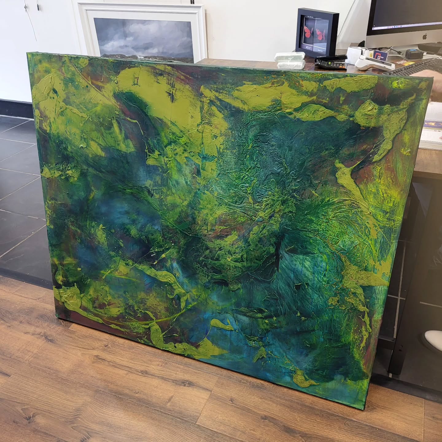 ⭐️⭐️SOLD⭐️⭐️
Left this big beauty into the @theframeroom10 to get a frame on it for a customer 🙌 can't wait to see it finished 👌
Thanks again for all the love and support of my work ❤️ you have no idea what it means to me!!
#belfastartist #belfast #painting #abstractart #abstractpainting #framers ##canvaspainting #sold #supportlocal