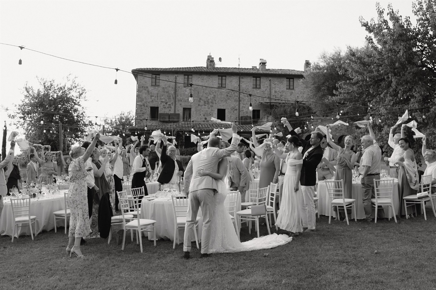 🤍
#wedding #weddingphotography #destinationwedding #weddingdetails #tuscanywedding #italywedding #marinaandchris #marinaandchrisphotography