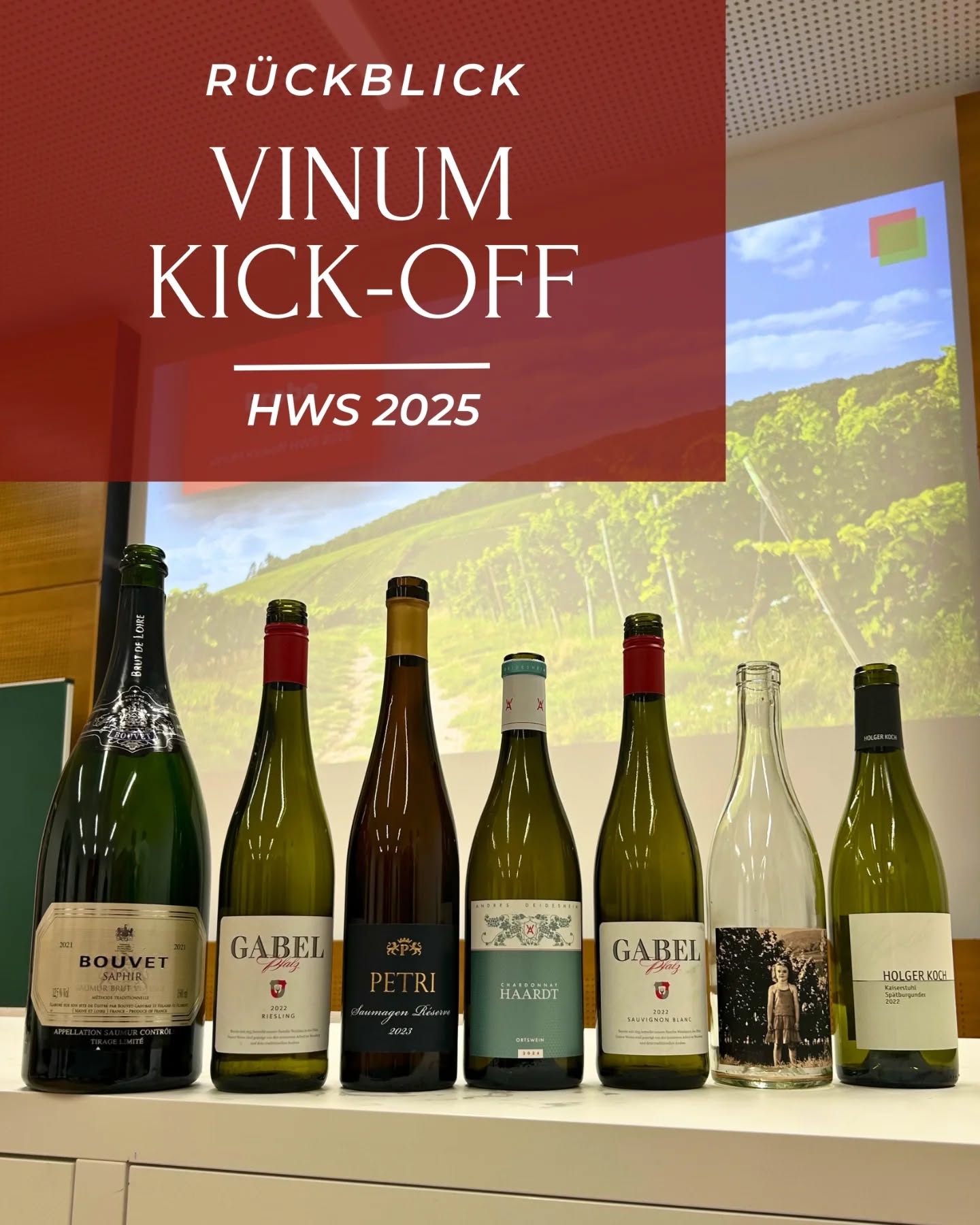 Am 11. September durften wir zur ersten vinUM Probe im neuen Herbstsemester einladen! 🍷✨
In großer, aber trotzdem gemütlicher Runde haben wir viele neue Gesichter kennengelernt, spannendes über Wein gelernt und natürlich gemeinsam den Abend genossen. 🤝
Folgende Weine konnten probiert werden:
- Bouvet-Ladubay - Saphir Brut AC Saumur 2022
- Weingut Gabel - Riesling 2022
- Weingut Petri - Saumagen Riesling Réserve 2023
- Weingut Andres - Haardter Chardonnay 2024
- Weingut Gabel - Sauvignon Blanc 2022
- Weingut Seeger - Cuvée Anna Rosé 2024
- Holger Koch - Spätburgunder Kaiserstuhl 2022
Vielen Dank für euer vieles Interesse und den schönen Abend!
📅 Save the Date: Unser nächstes Event findet schon am 25.09. statt! Mehr Infos folgen in den nächsten Tagen. Seid gespannt!
Cheers, euer vinUM Team💚
#vinUM #mannheim #unimannheim #wein #kickoff #weinprobe