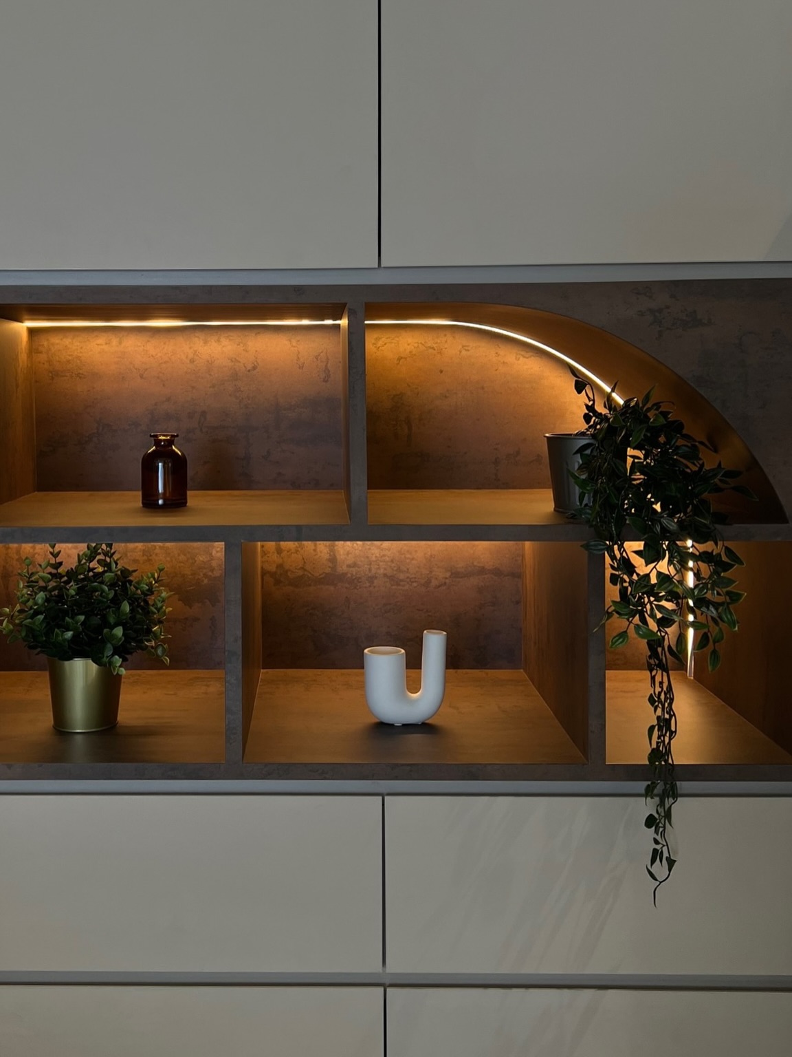 Mekanlara kimlik kazandıran en küçük dokunuşlar…
☎️ 0212 823 7267
📱 0530 730 5437
✉️ info@celebiarchitecture.com
#ÇelebiMimarlık #ÇelebiArchitecture #Mimarlık #İçMimarlık #LuxuryDesign #PremiumLiving #InteriorDesign #LuxuryInterior #Architecture