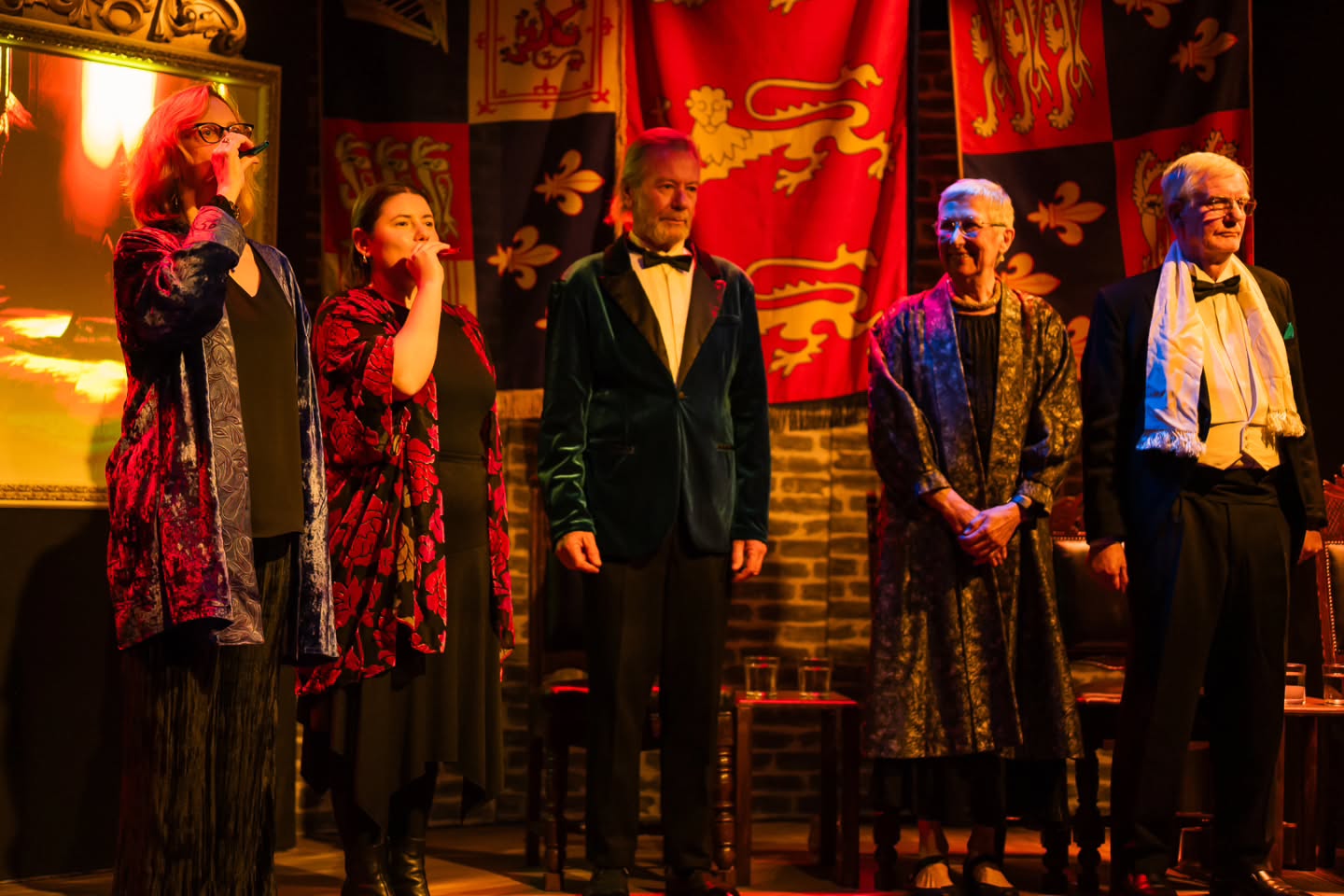 "The Hollow Crown was outstanding. The performances were so professional and most enjoyable. Very funny at times and also very moving. Beautifully directed. All in all, a great night of theatre."
- Wonderful feedback from a WLT Patron!
Only 4 more chances to see The Hollow Crown! Tonight is sold out but call 0447 340 665 for waitlist. Otherwise check out wlt.org.au/book-tickets to snap up tickets for our remaining shows.
📸 Bernardo Brandão