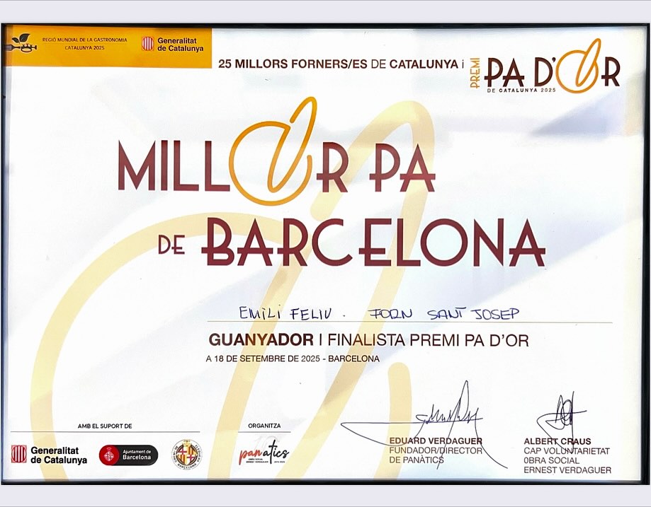 Al Forn Sant Josep estem orgullosos d’anunciar que hem estat guardonats amb el Premi al Millor Pa de Barcelona!
Aquest reconeixement és una gran satisfacció per a tot l’equip, que cada dia hi posa passió, esforç i estima per mantenir viva la tradició del pa artesanal. Un pa que elaborem amb un mètode tradicional per oferir sempre la màxima qualitat.
Un agraïment especial a @panatics per l’organització i per donar valor a l’ofici i a tots els forners i forneres.