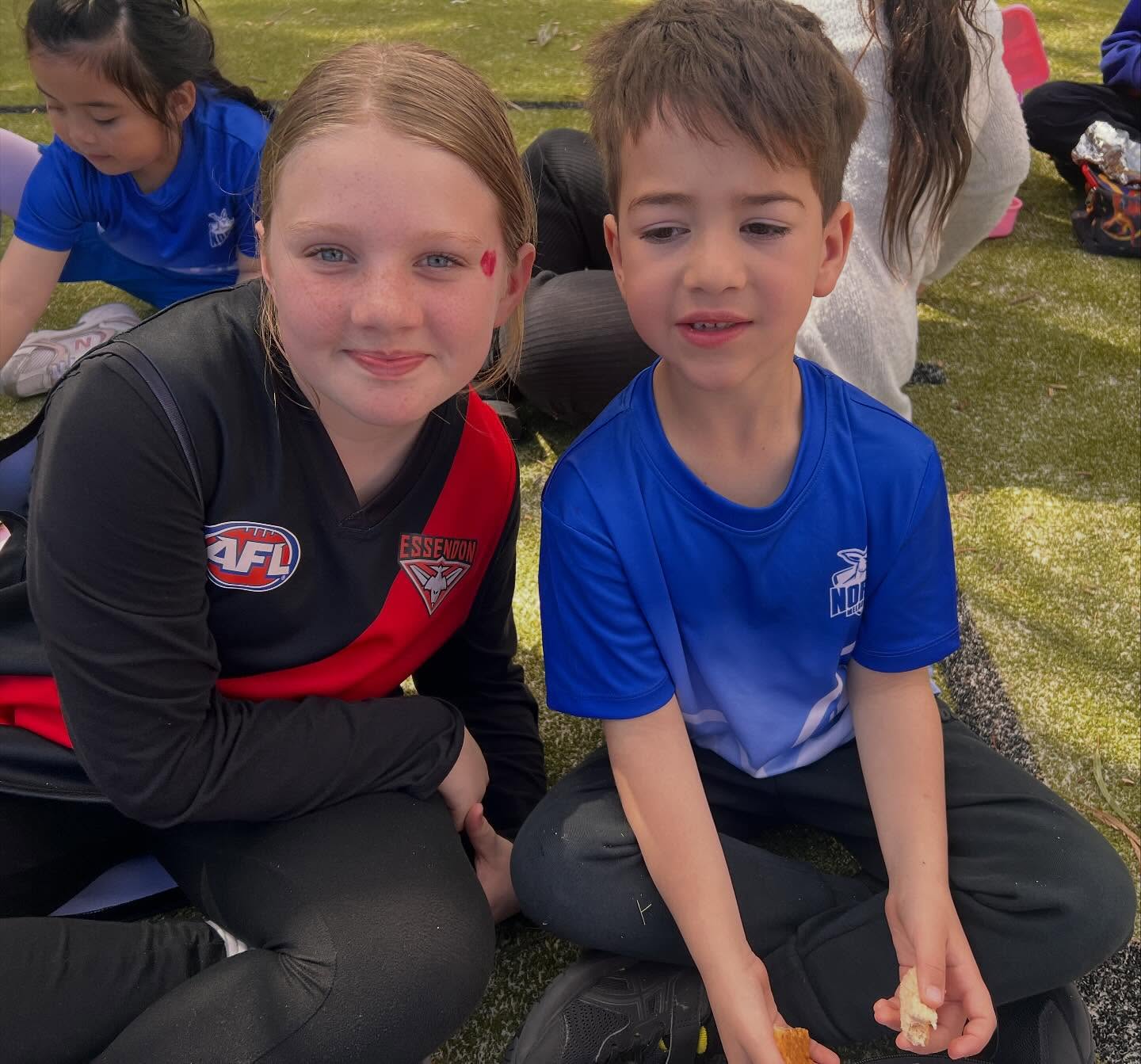 Our Prep and Year 6 are enjoying a lovely sunny lunch together before the school holidays.
#growingmindsguidingheartsandmakingadifference
#melbournecatholicschools
#frankstoncity
#frankstonschools
#sfxschoolfrankston