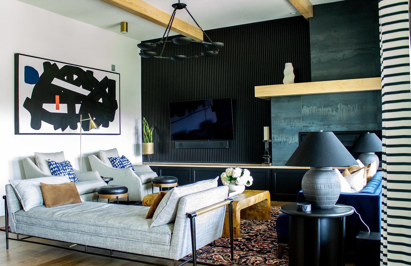 This space is one of my favorites. Balancing the super modern shell of this home with warmth (vintage rug and burl wood coffee tables,) fresher style forward pieces (lighting, daybed and sofa) and my clients existing pieces (chairs) really helped to keep this home from feeling too sterile. Which is always a concern (for me) when creating a design within a super modern house. It’s all in the mixing, rather than the matching.
Custom art - @richardsmithartwork
#kchomes #kansascityinteriordesign #kcdesigner #kcinteriordesign