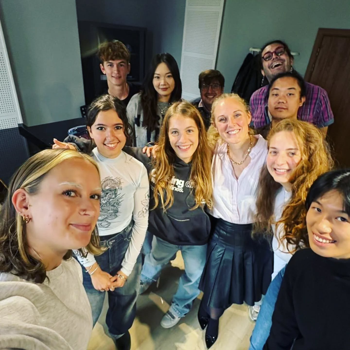 Rentrée 2025-2026 @artsaucarre ! L'équipe est presque au complet. Va y avoir du sport! #ciuex #happyteacher 🎶🎵🎶