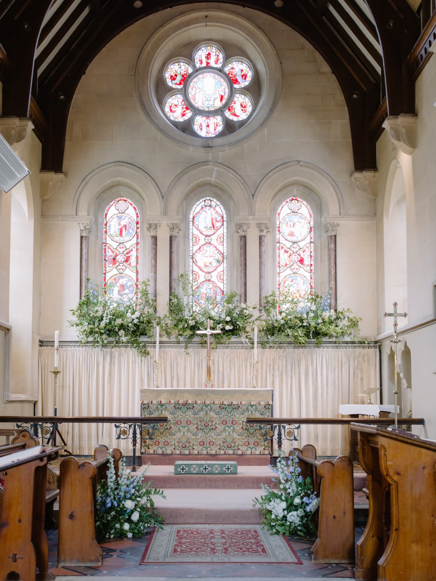 As the season draws to a slower pace... its a little look back to C & G for their stunning wedding....in Wiltshire. With many flying in from NYC it was the perfect quintessential English wedding....
Beautiful photos from @beccygoddard
From Rehersal dinner to Church and Marquee @hatchhousewiltshire the whole day was awash with seasonal Whites and Blues...
Marquee @dpmarquees
Trees @whitestemhire
#wiltshirewedding #weddingflorist #realwedding #florals #flores #countrywedding #dorsetwedding #dorsetweddingflowers
