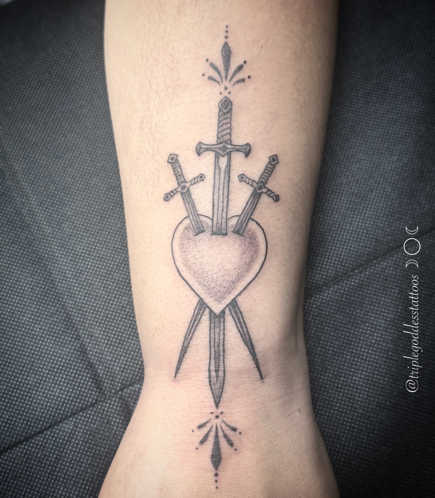 I always love creating tattoos inspired by tarot imagery… here is a three of swords tattoo.
-
Thank you to the loveliest client!
-
#triplegoddesstattoos #lineworktattoos #dotworktattoos #tarottattoo