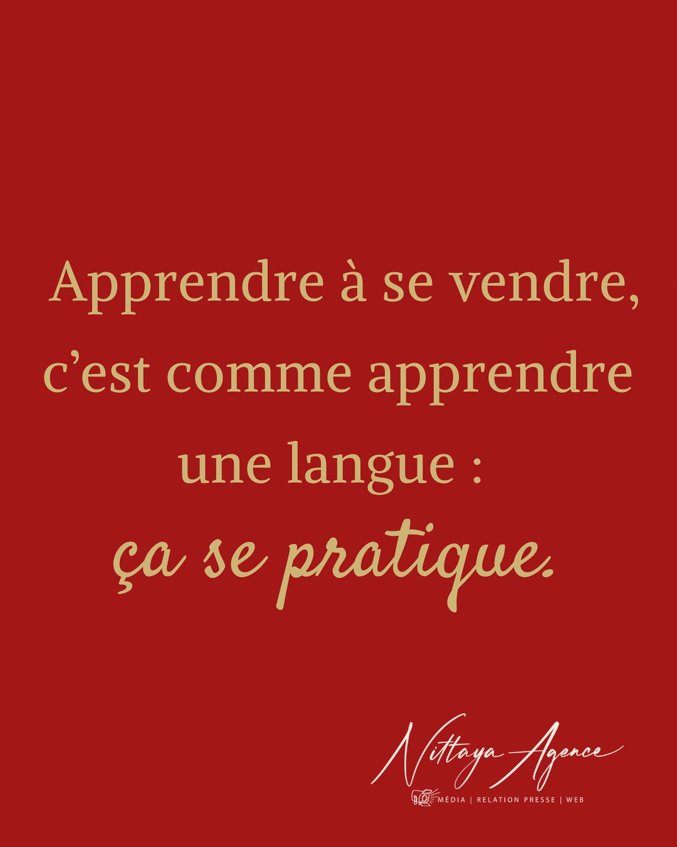 On associe souvent « se vendre » à de la manipulation ou de l’esbroufe.
En réalité, c’est tout l’inverse.
C’est exactement ce que j’ai partagé samedi 13 septembre lors de ma conférence sur le marketing de soi à l’école d’hypnose @groupe_sajece : apprendre à se vendre, c’est une compétence qui s’appuie sur plusieurs piliers.
1. Clarifier son offre : en une phrase, qui j’aide et à quoi ça sert.
2. Assumer son prix : un tarif raconte une histoire sur la valeur perçue.
3. Montrer des preuves : témoignages, résultats, cas concrets.
4. Travailler son storytelling : son parcours, ses choix, ses épreuves sont des clés de légitimité.
5. Passer à l’action : la vente n’est pas un pitch parfait, mais une vraie conversation.
Pour aller plus loin, j’ai aussi présenté la technique SONCAS (Sécurité, Orgueil, Nouveauté, Confort, Argent, Sympathie) : une grille pour identifier les leviers psychologiques qui déclenchent l’achat et y répondre avec justesse.
J’ai rédigé un article complet sur le sujet, avec la possibilité de télécharger un tableau récapitulatif qui contient tous les éléments de langage adaptés aux 6 leviers :
🔗Réussir sa prospection commerciale🔗 :
https://www.nittaya.fr/post/russir-sa-prospection-commerciale
Se vendre n’est pas une question de talent, mais de lisibilité - de visibilité et de stratégie. Et cela s’apprend.
Et vous, savez-vous déjà quel levier du SONCAS vos clients attendent le plus de vous ?