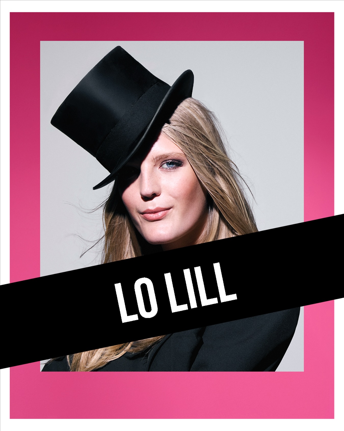 5 snabba med @lo.lill_ - vår ”Hostess with the mostest” på Stipendiegalan!
▪️ Hur känns det inför den första Stipendiegalan?
Det känns så roligt och lite spänt. Jag har vetat om detta i drygt ett år och nu händer det äntligen. Det är efterlängtat och jag är säker på att det kommer bli en magisk kväll.
▪️ Du mottog ju stipendiet förra året – hur har det påverkat ditt senaste år?
Att få ta emot stipendiet förra året har inneburit en enorm möjlighet för mig att utvecklas på både det personliga planet och företagsmässigt. Bland annat har jag startat eget företag med ett bra startkapital samt köpt ny teknik till min lilla studio.
▪️ Vad ser du mest fram emot under Stipendiegalan?
Jag ser mest fram emot att programleda, träffa nytt folk och göra den första stipendierats till en minnesvärd kväll.
▪️ Vad kan vi förvänta oss under kvällen?
Jag kommer bjuda på mer än det jag vanligtvis gör, nu kliver jag ur radiokostymen och tillåter mig själv att kanske inte ha samma ton som när jag intervjuar partiledare. Det blir roligt och kanske en och annan ton som tas.
▪️ 3 tips på hur man blir galaredo?
Ta på dig din snyggaste gala-outfit.
Ett glas bubbel (alkohol/alkoholfritt).
Fixa dig med nära och kära.