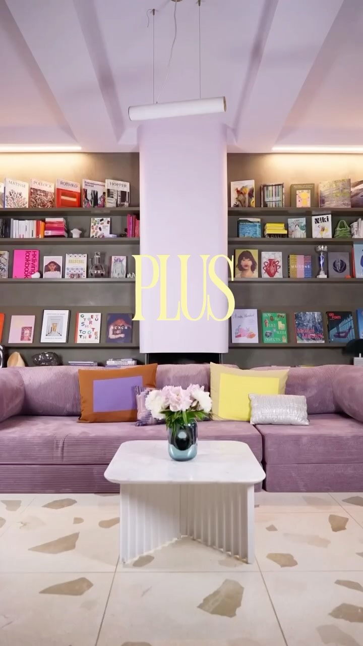 Why be regular when you can be Plus ?
Pourquoi être ordinaire quand on peut être Plus ?
🛋️💜🛋️💜
Une vague violette s’est invitée dans la Maison MAVI
avec @omhu_cph on a préféré voir les choses en grand ! Le nouveau Teddy Plus repousse les limites et se partage sans modération.
🟪 🟪 🟪 Et vous, vous feriez quoi ;
Ordinaire ou Plus ?
.
.
.
.
.
#maisonmavi #maisonshowroom #decorationinterieur #colourfulhome #colourdesign #colourspecialist #sofa #teddyplus #omhu #canapé #canapedesign