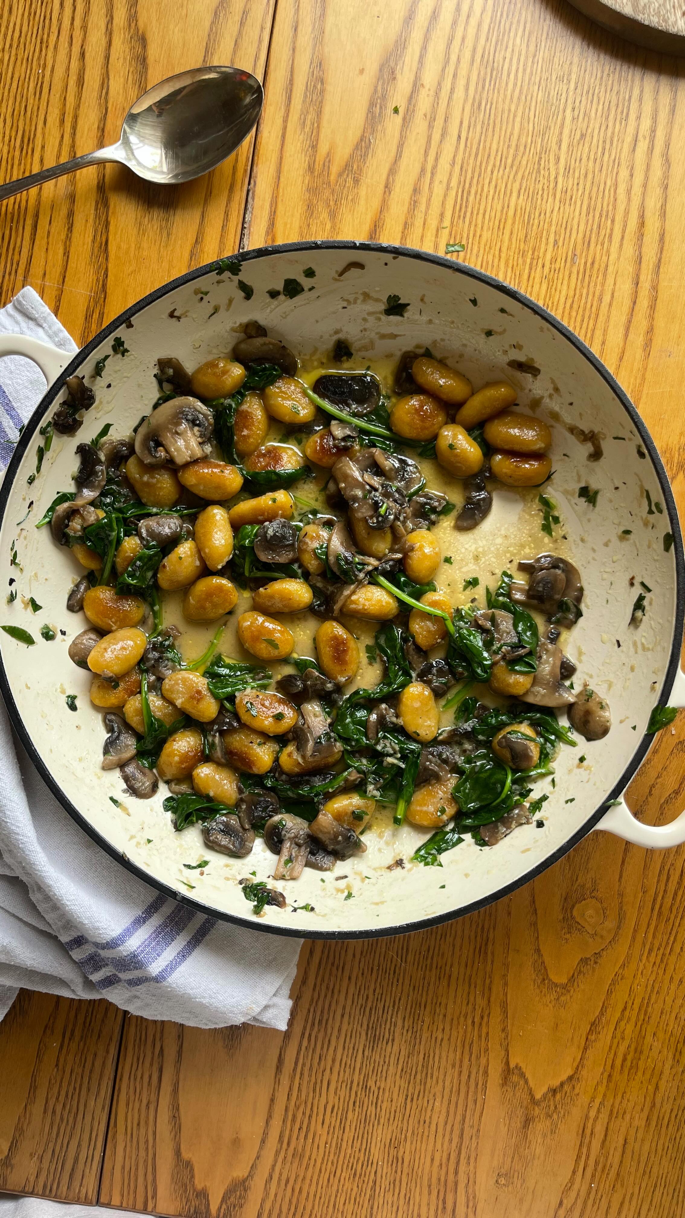 Mushroom & Garlic Butter Gnocchi 🧄
This week we are celebrating our products hitting the shelf in SAINSBURY’S!! If there’s one thing Sainsbury’s is great for it’s that big weekly shop where you know you can find the quality and value that you want.
This recipe is one of those amazing mid week meals when you’re craving something rich and comforting. Using Sunny & Luna Gnocchi makes it an extra portion of nutritious veggies, which means you can just focus on how amazing it tastes.
There’s actually an easter egg in this video for our next big announcement… I wonder if you can spot it 🤨
Here’s the recipe, you can get all of these in your nearest big Sainsbury’s!
You’ll need -
250g mushrooms of choice
3 cloves of garlic
Handful of parsley
A few handfuls of spinach
Butter
@sunnyandlunaeats Cauliflower or Spinach Gnocchi
You can get all of these ingredients from @sainsburys
Melt 2tbsp butter in a wide base pan, add the mushrooms with some salt and cook until soft and starting to brown.
Meanwhile cook the gnocchi in a non stick frying pan with a little oil for 2 minutes, add a splash of water and return to the heat for another 3 minutes until crispy plump and golden.
Grate or finely chop the garlic.
When the mushrooms are done, remove from the heat, add another 2tbsp butter, the parsley and garlic. Return on a low heat until the butter has melted, then add the spinach until just wilted. Toss through the gnocchi and add a splash of water to create the buttery sauce