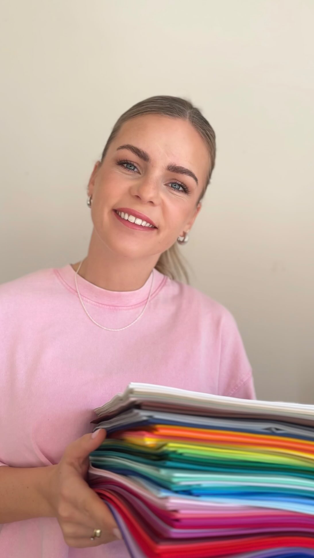 🌸 Ich suche 3 Testpersonen! 🌸
Möchtest du herausfinden, welche Farben dich wirklich zum Strahlen bringen? ✨
Dann sichere dir jetzt einen der 3 limitierten Plätze für mein Color Coaching.
🎨 Individuelle Farbanalyse
👗 Erste Einblicke in die Stilanalyse
💄 Typgerechte Tipps für Kleidung, Haare & Make-up
👉🏼 Schreib mir einfach eine Nachricht – freu mich auf dich 🥰
#farbberatung #stilberatung #colorcoaching #bielefeld #typberatung #farbberatungbielefeld