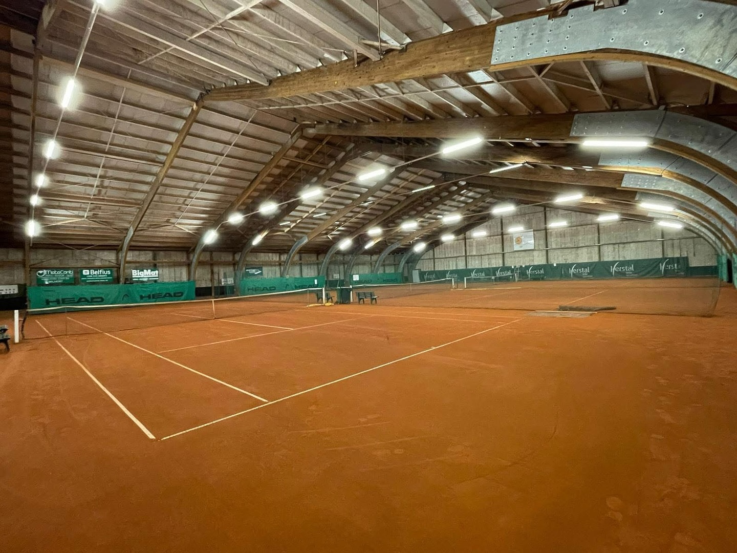 ✨ Nos terrains intérieurs font peau neuve ! 🤩
Après quelques jours de réfection, ils sont à nouveau disponibles dès ce jeudi 🤗
Pour les garder dans un état impeccable :
👉 Pensez à bien les brosser à la fin de chaque heure
👉 Et à les arroser régulièrement 💧
Un immense merci à Bruno pour ce magnifique travail 👏🏻