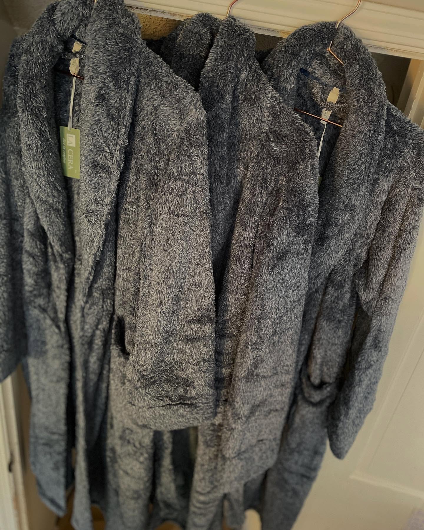 It’s FriYAY!! Anyone else excited to slip into your comfy cozies and enjoy this amazing fall weather? 🍁🍂